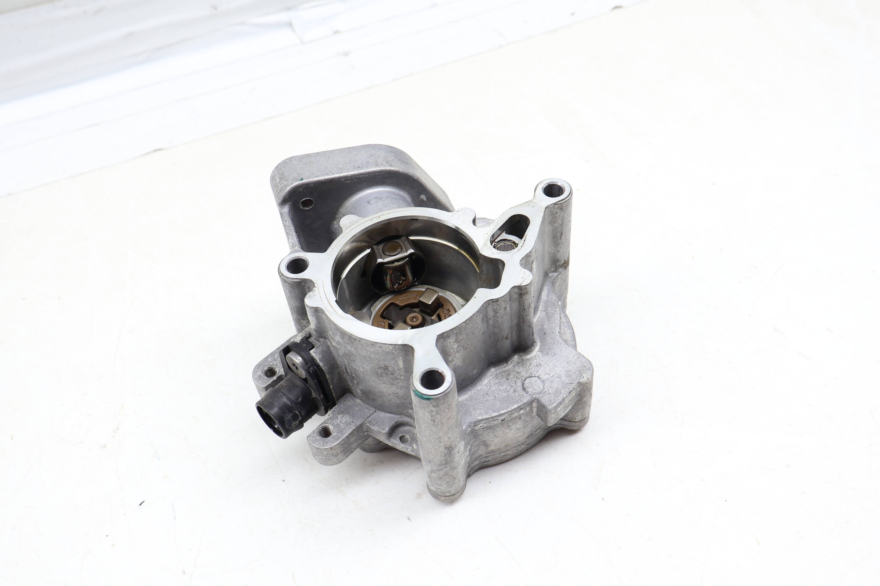 Vacuum Pump 06K145100AE