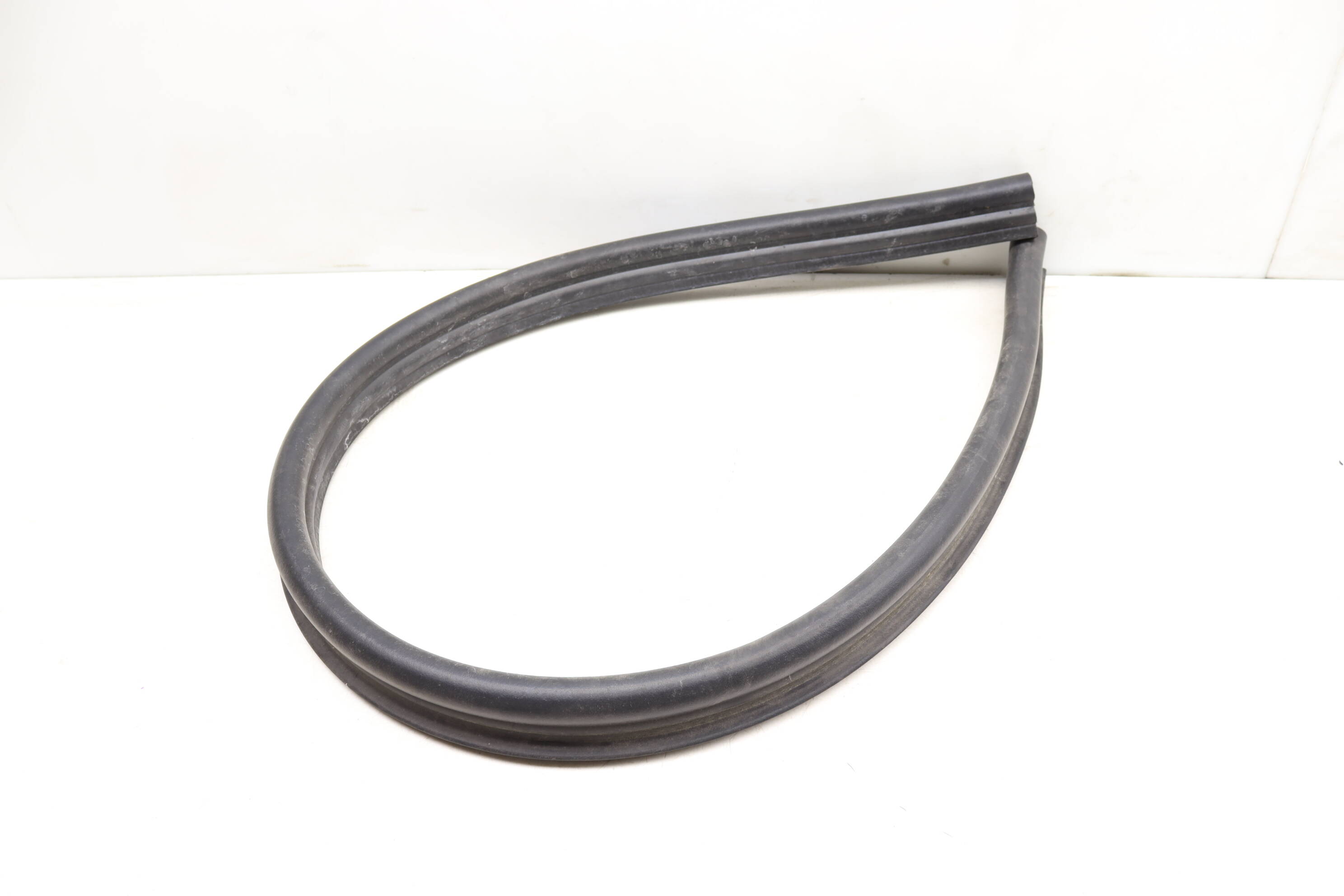 Rain Tray Seal / Hood Weather Stripping 4M0823723 95882372300