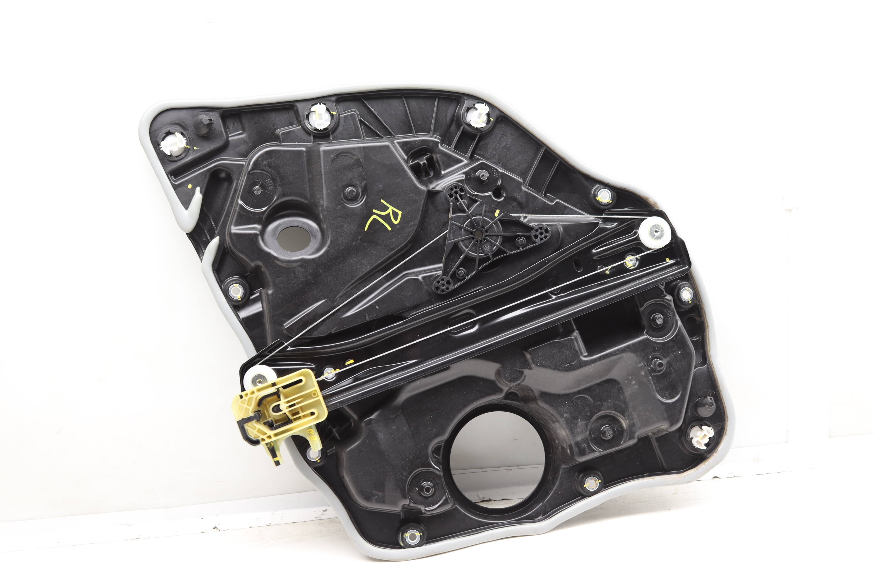 Door&#x20;Panel&#x20;&#x2F;&#x20;Window&#x20;Regulator&#x20;Assembly&#x20;7497099