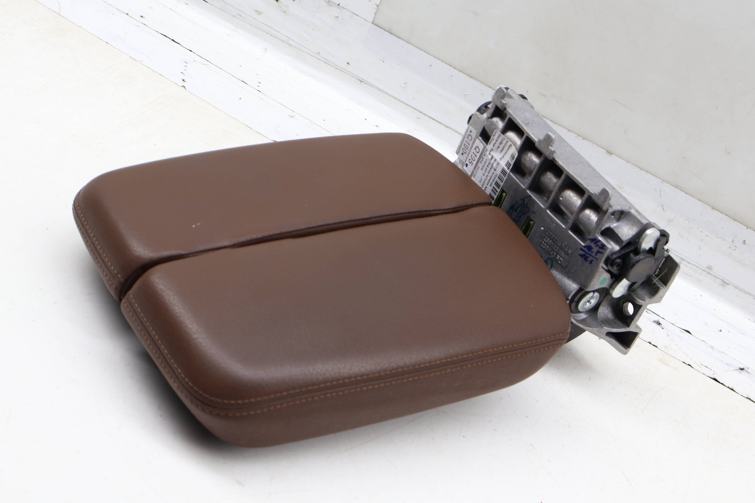 Center Armrest / Arm Rest 4M0864207D