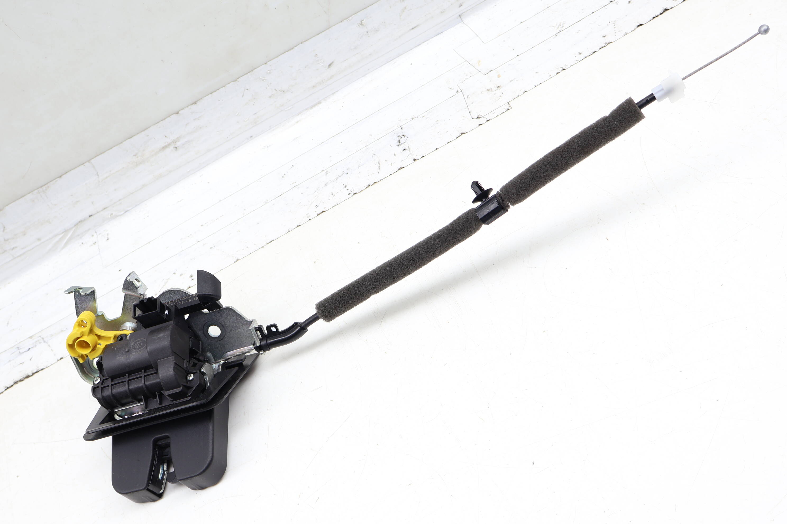 Trunk Hatch Latch / Lock 80A827506A