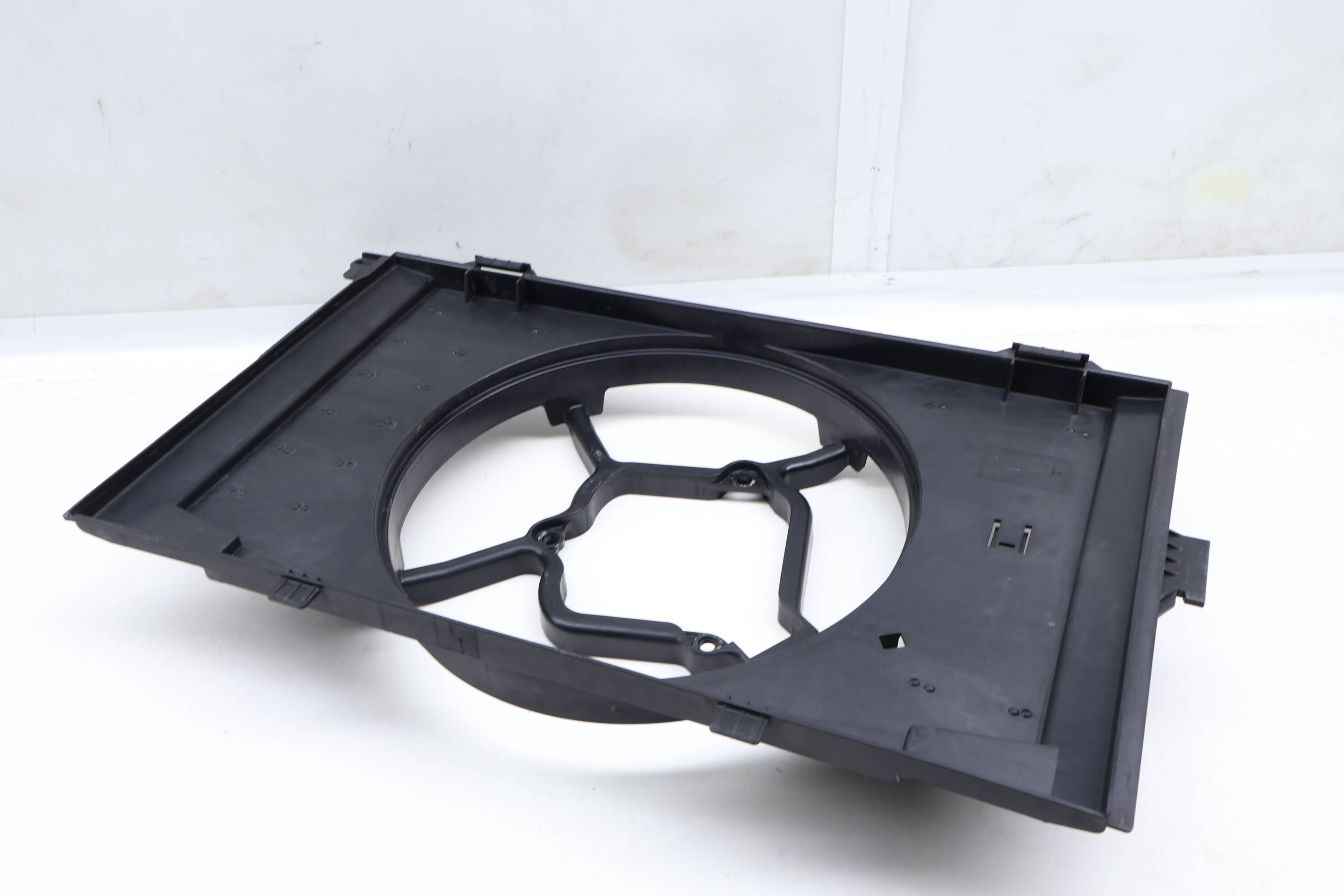 Electric Cooling Fan Housing / Shroud 67327646079