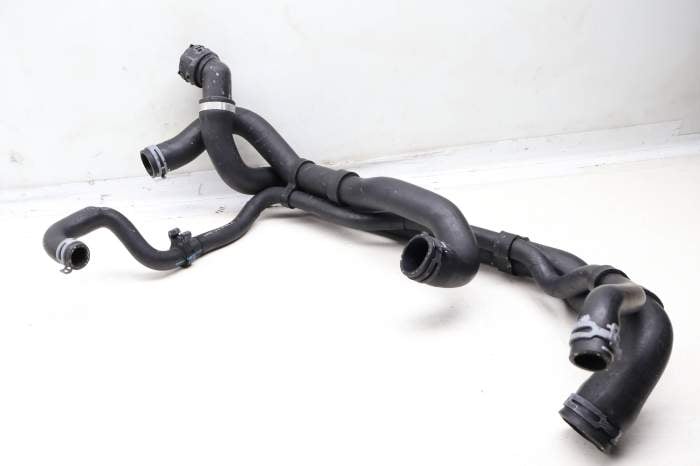Radiator Coolant Hose / Line Set 7P5122101H 95810640111 main product photo