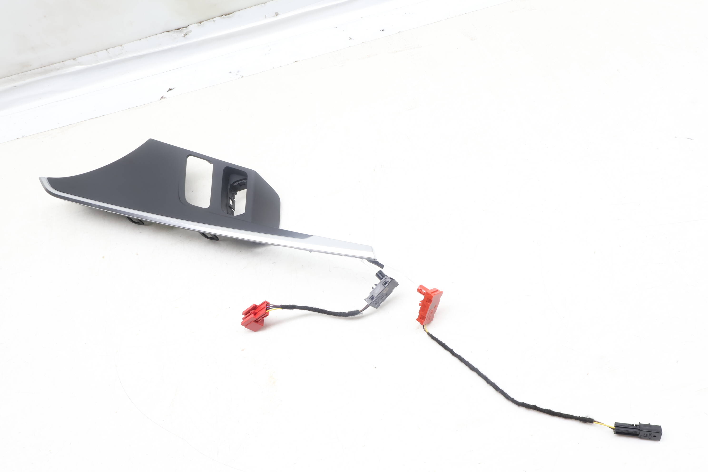 Door Panel Master Window Switch Trim / Bezel 8W1959517D