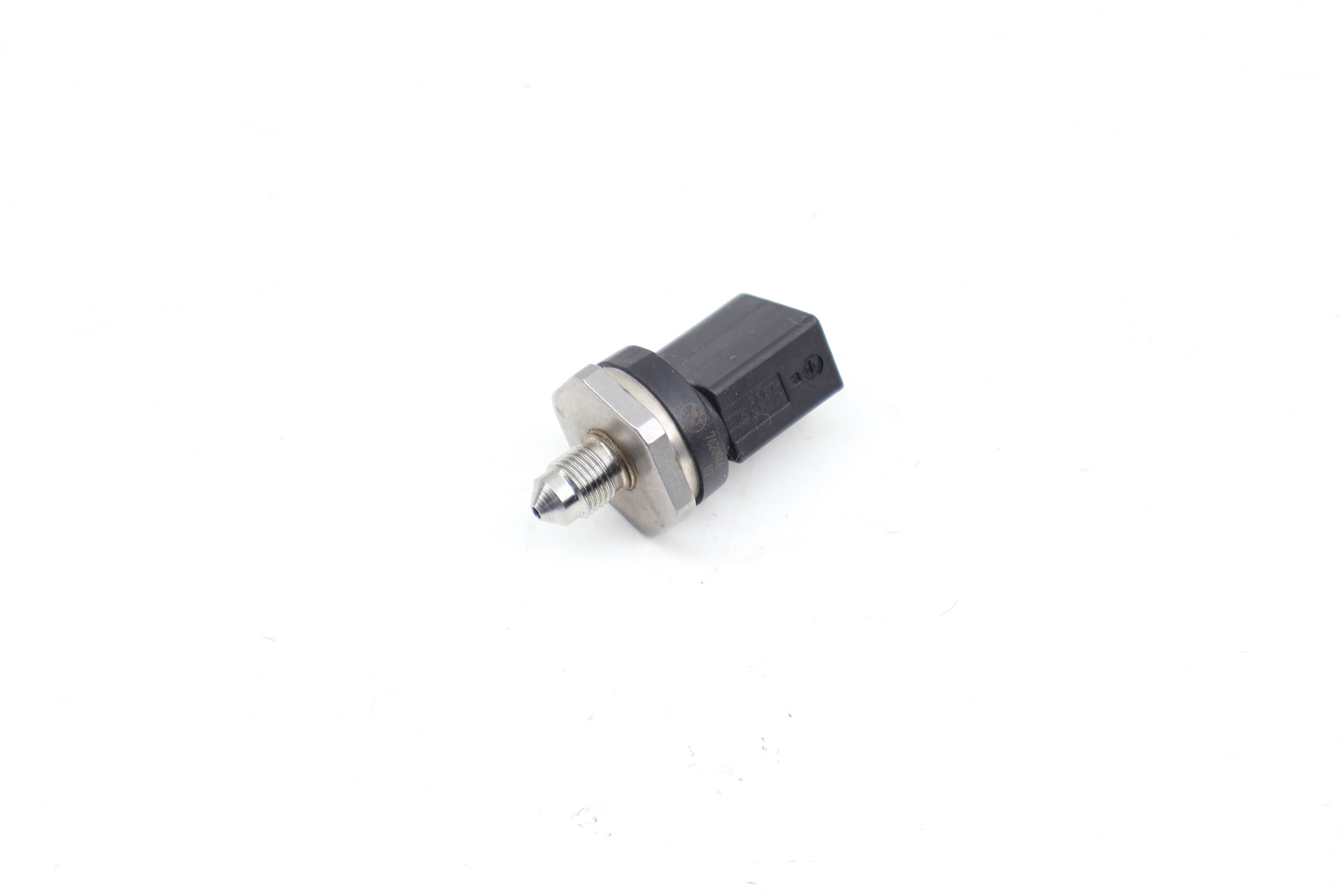 08-21 BMW X5 High Pressure Fuel Sensor 13537620946
