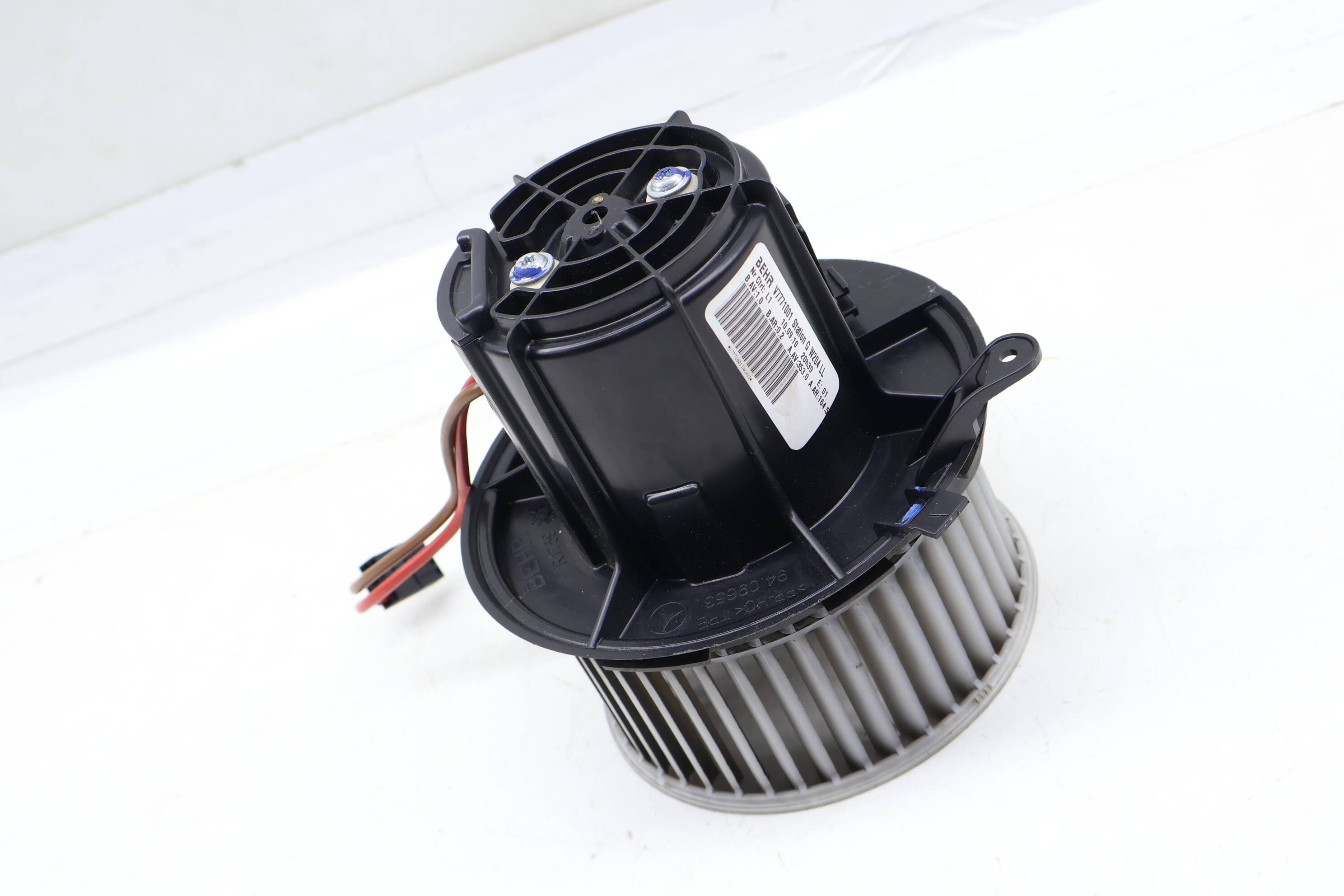Blower Motor / Fan 2128200708