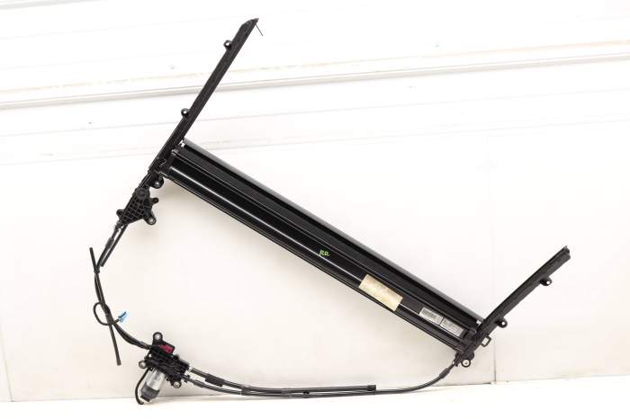 Electric Door / Window Sun Shade Assembly 2228102220 main product photo