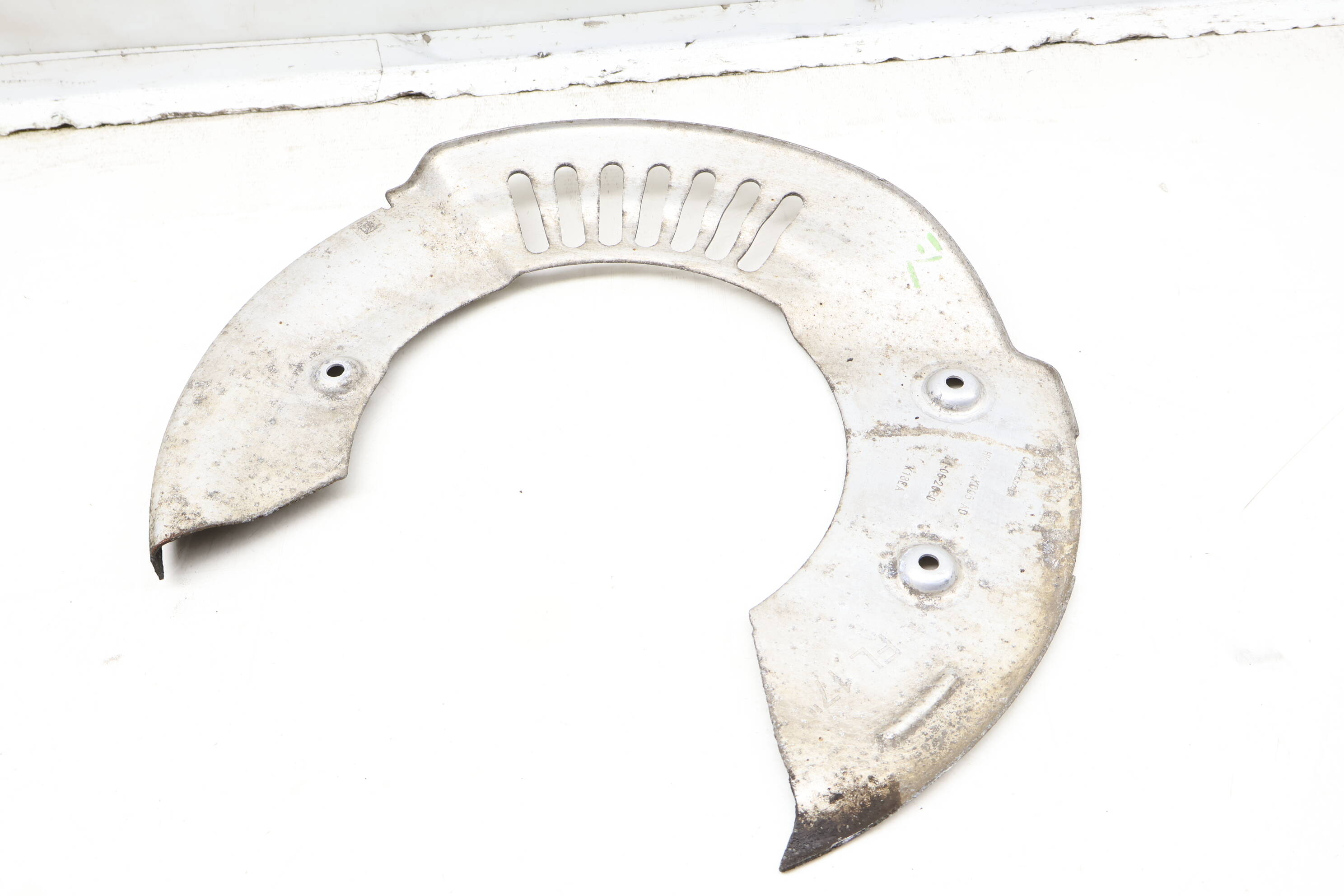 Brake&#x20;Dust&#x20;&#x2F;&#x20;Splash&#x20;Shield&#x20;HK832K005AD