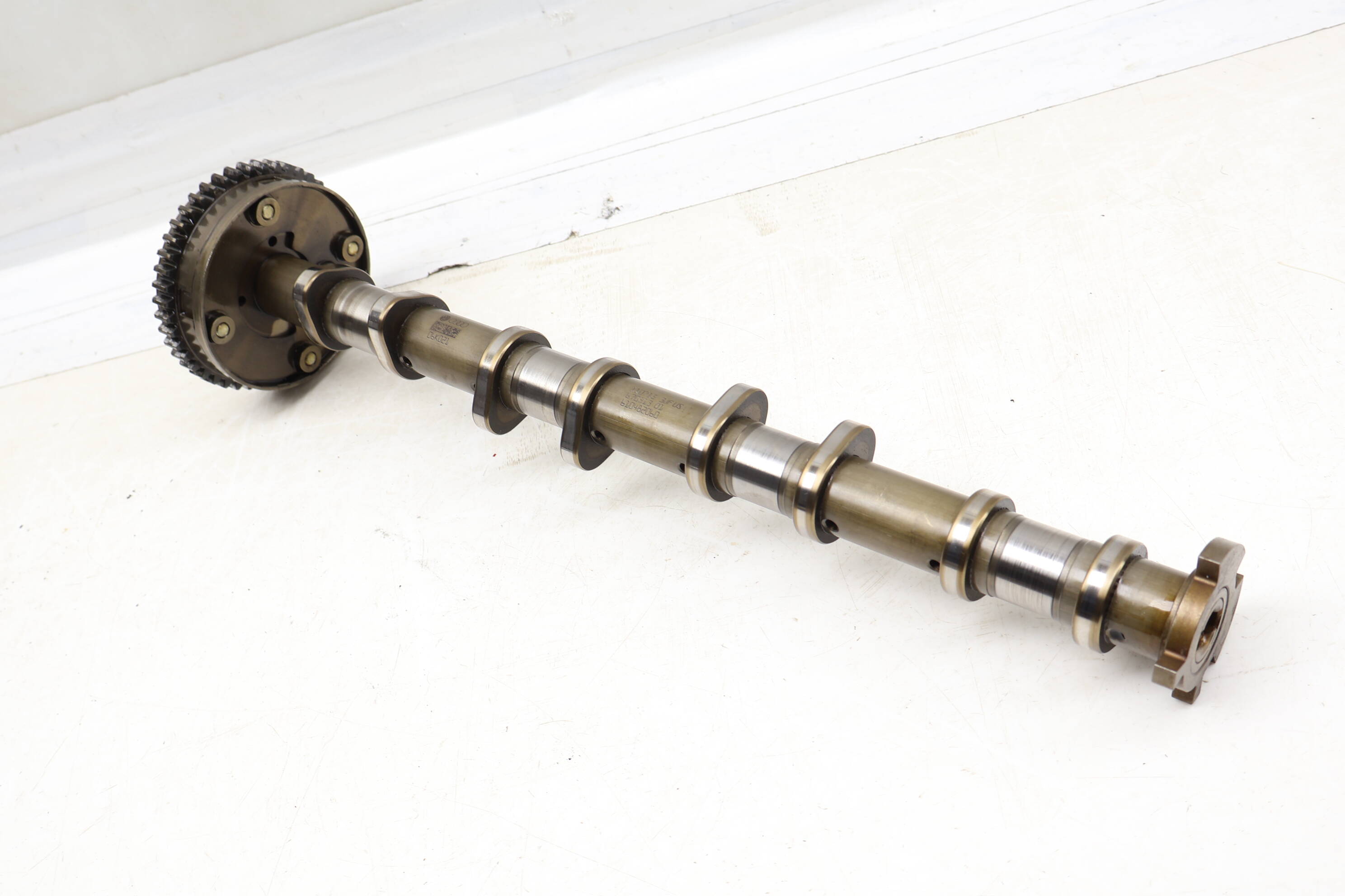 Intake Cam / Camshaft 06K109021