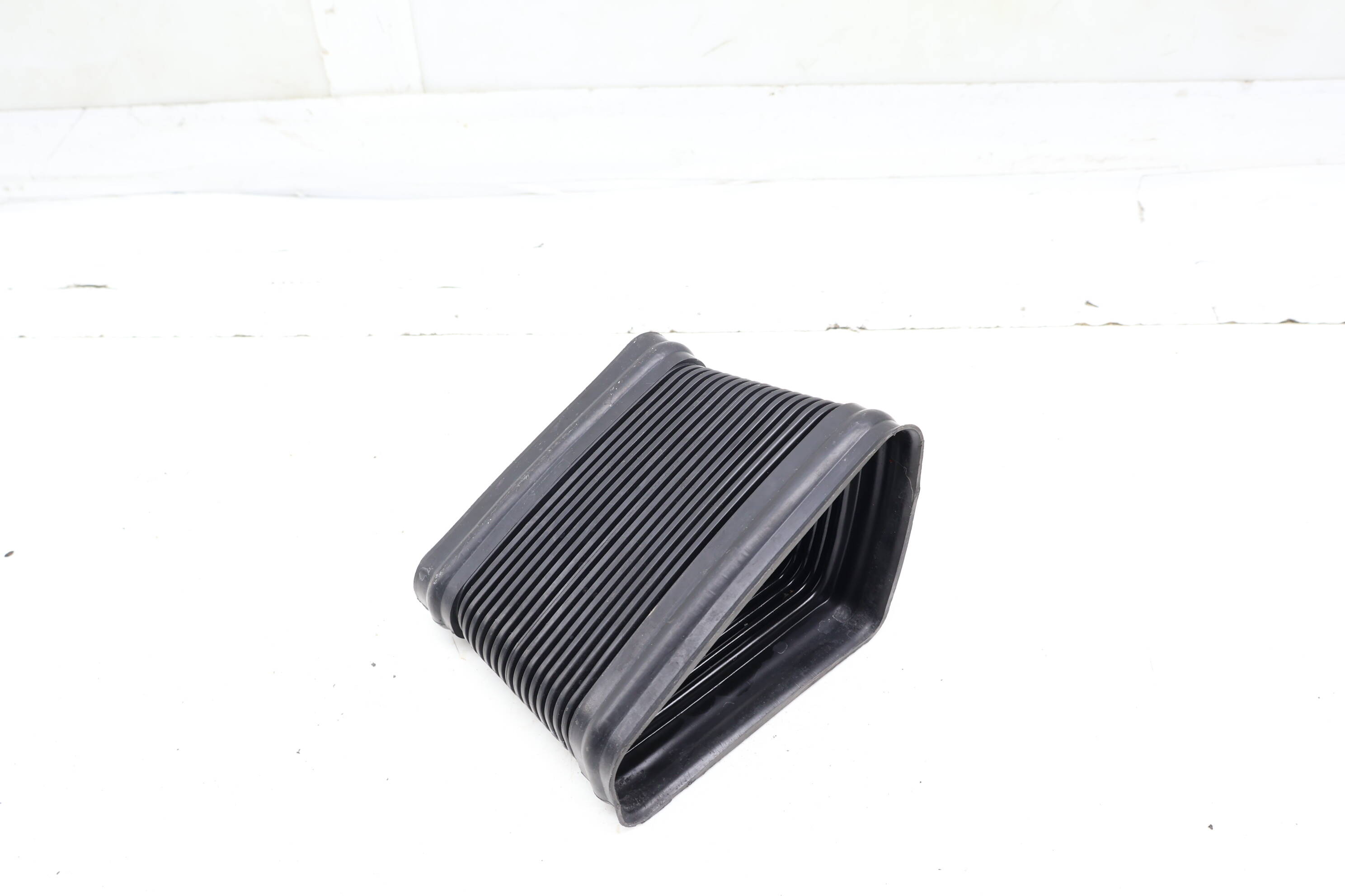 Air Intake Duct 3B0129617F