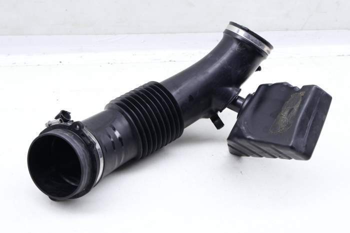 Air Intake / Throttle Body Hose 06E129629S main product photo