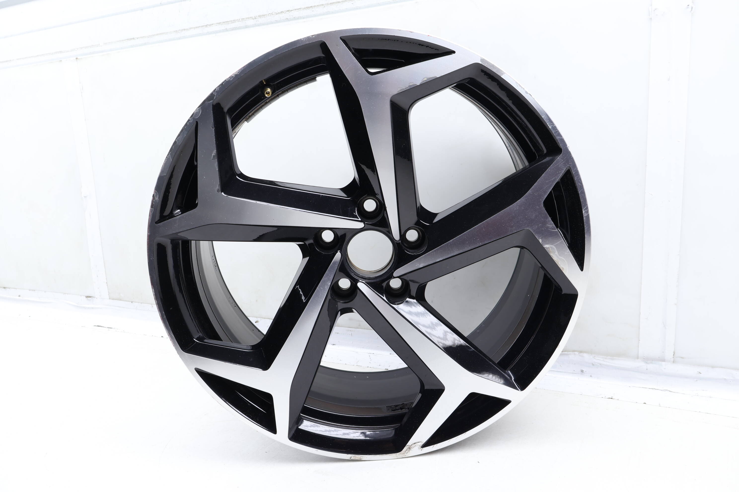 19" Inch Alloy Rim / Wheel 561601025AB