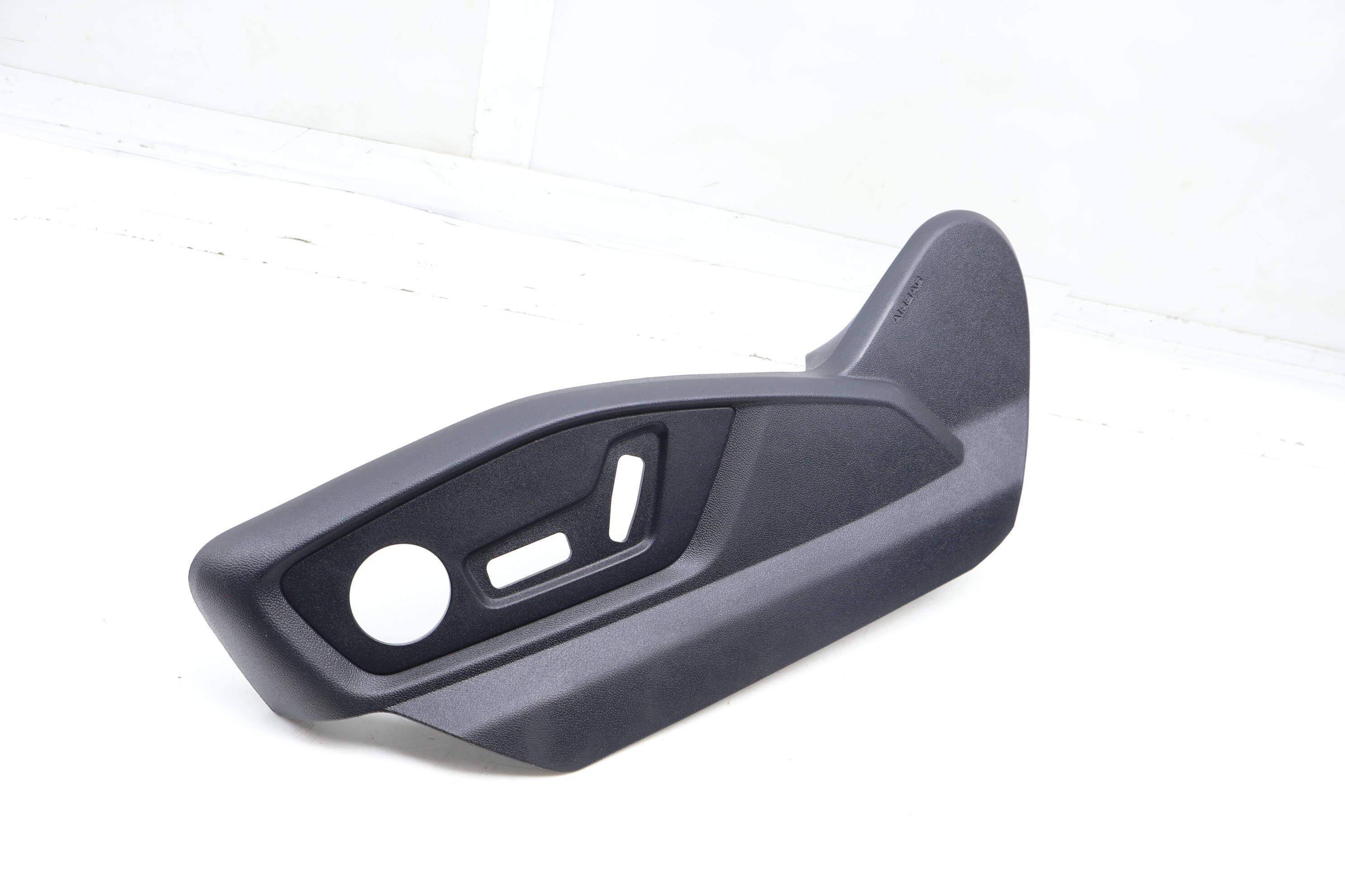 Outer Seat Switch Trim / Panel 4M8881325