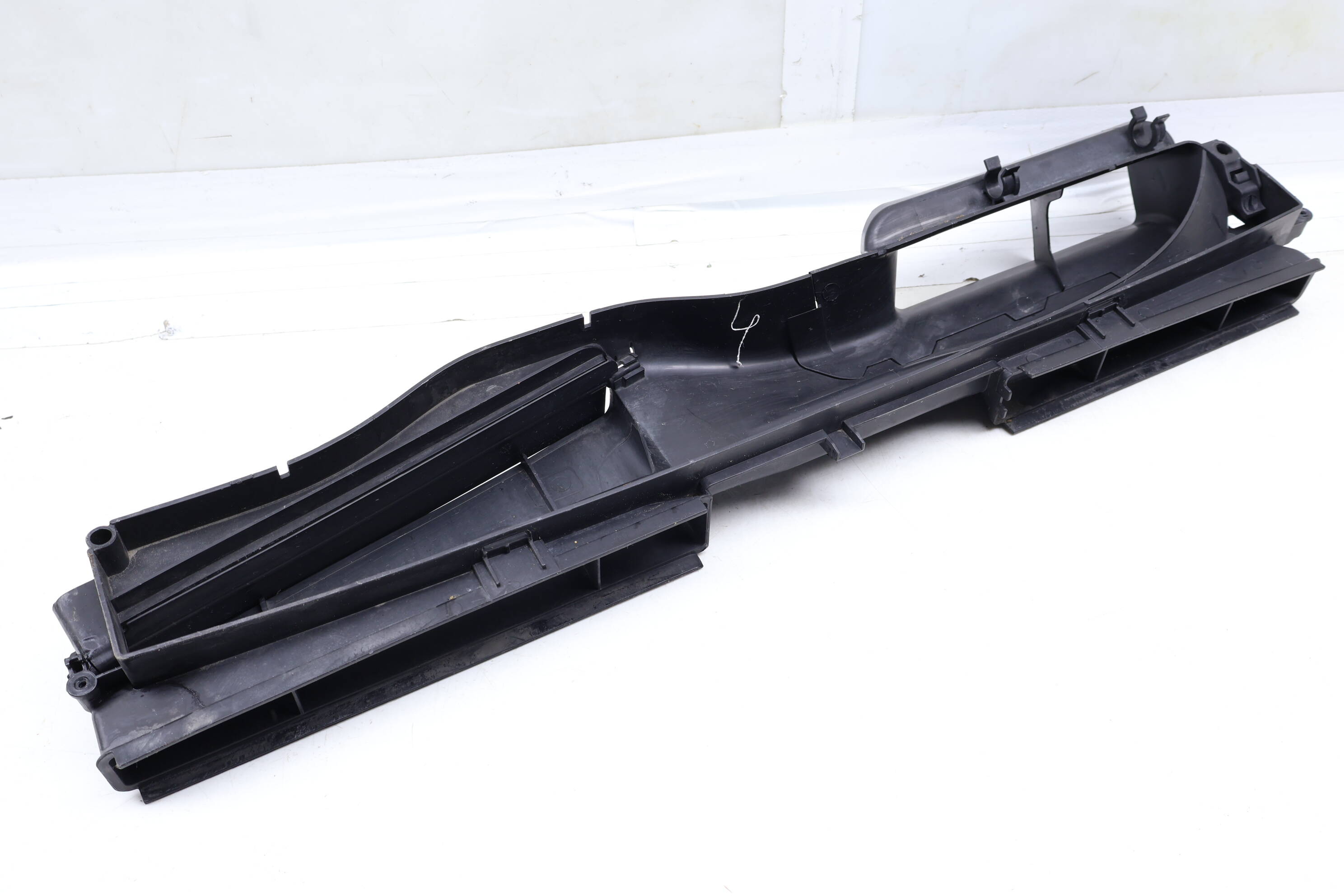 Upper Radiator Air Duct 5Q0129254K