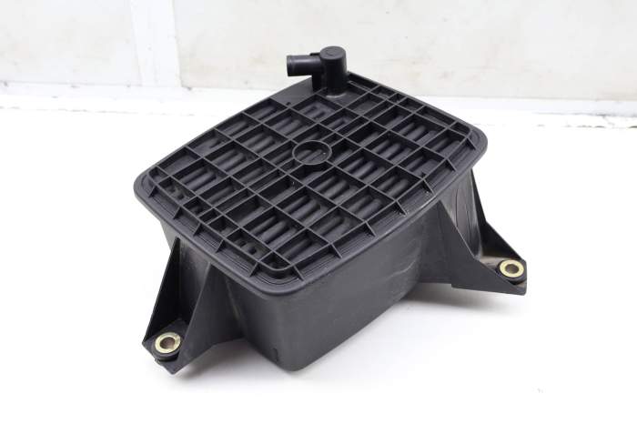 Fuel Vapor / Charcoal Canister 8D0201801F main product photo