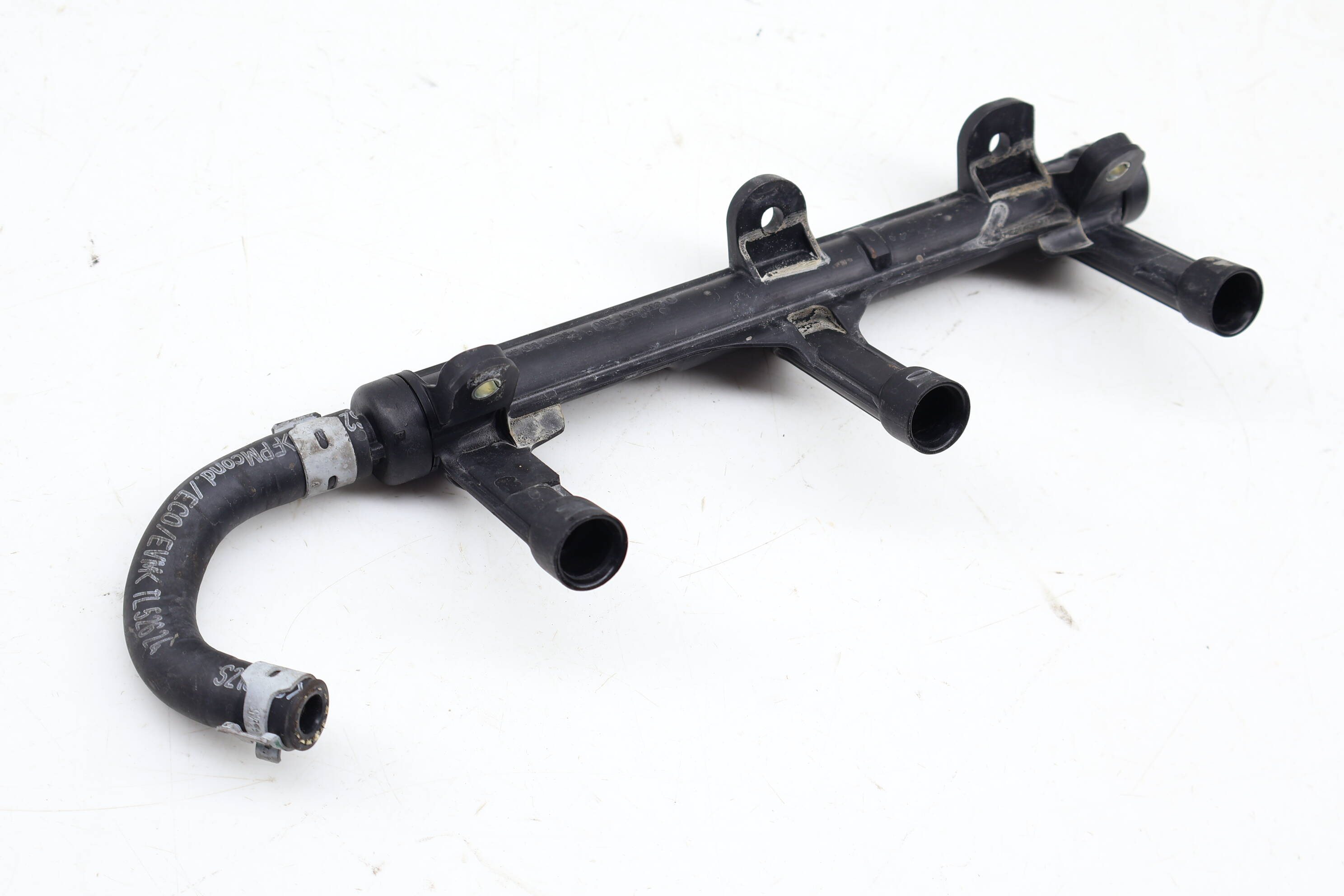 Fuel Injector Rail / Tube 06E133682C