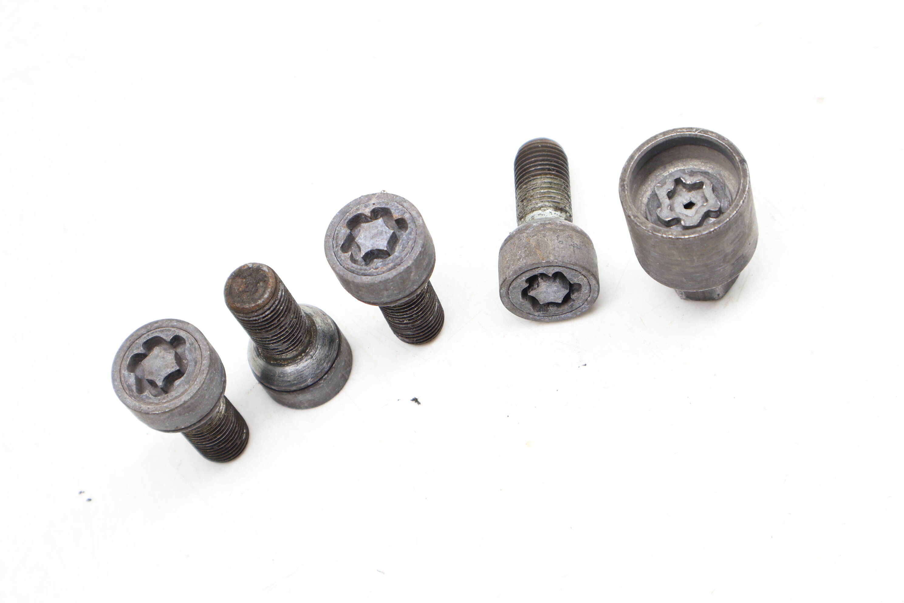 Lockable / Locking Wheel Lug Nut / Bolt Set W/ Key WHT001814B