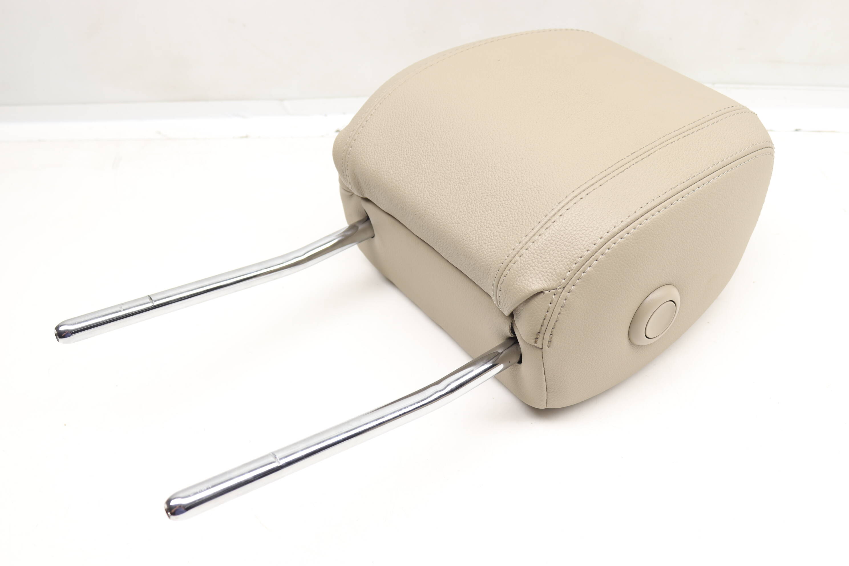 Seat Headrest / Head Rest LR058668