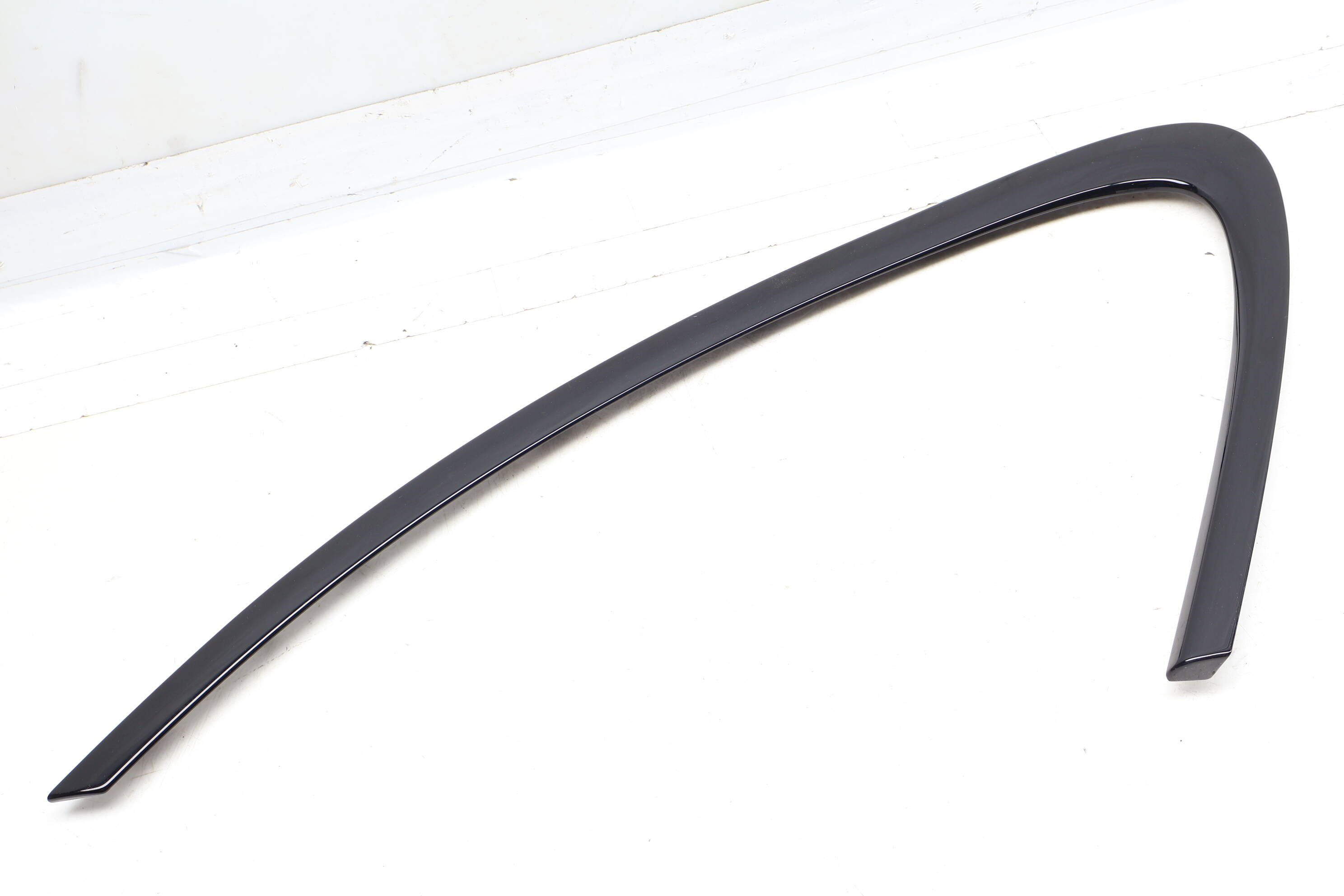 Quarter Window Glass Trim / Molding 9Y0845317CE