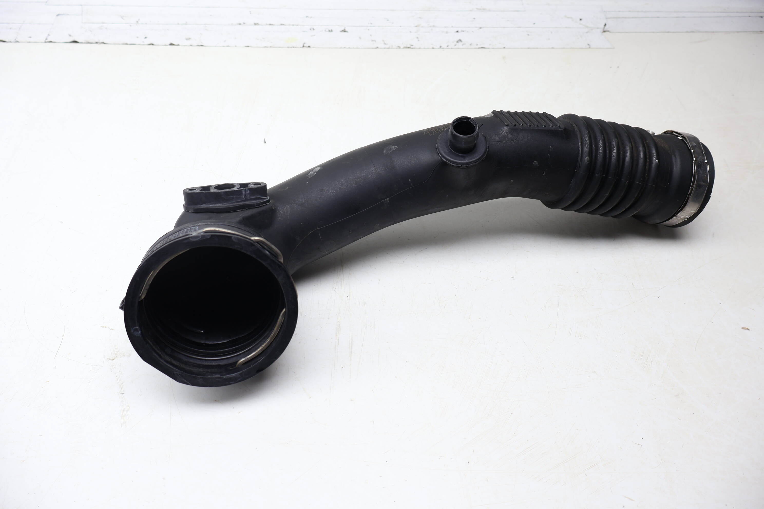 Air Intake Duct / Tube 13718626487