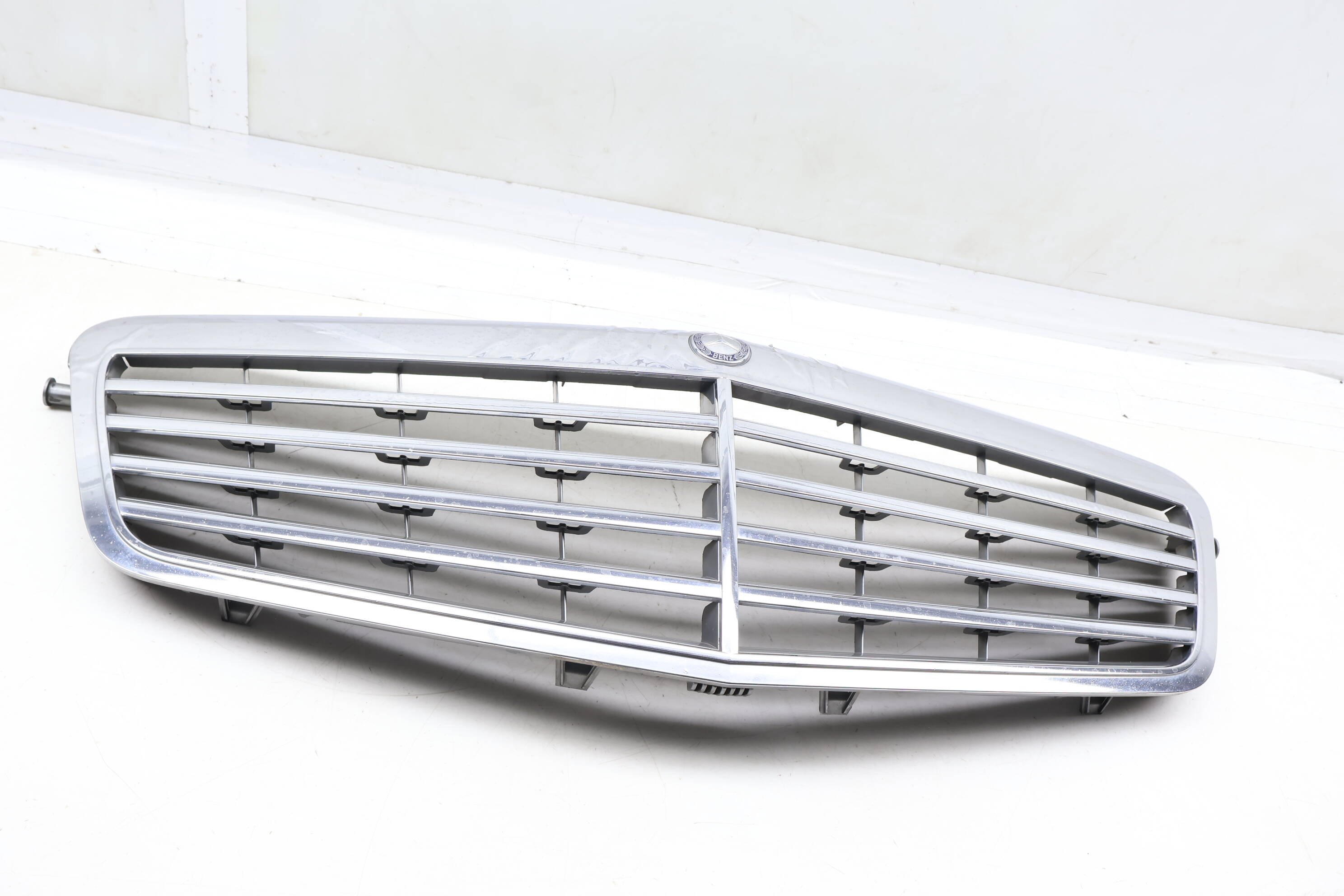 Upper Center Bumper Grille 2128800983