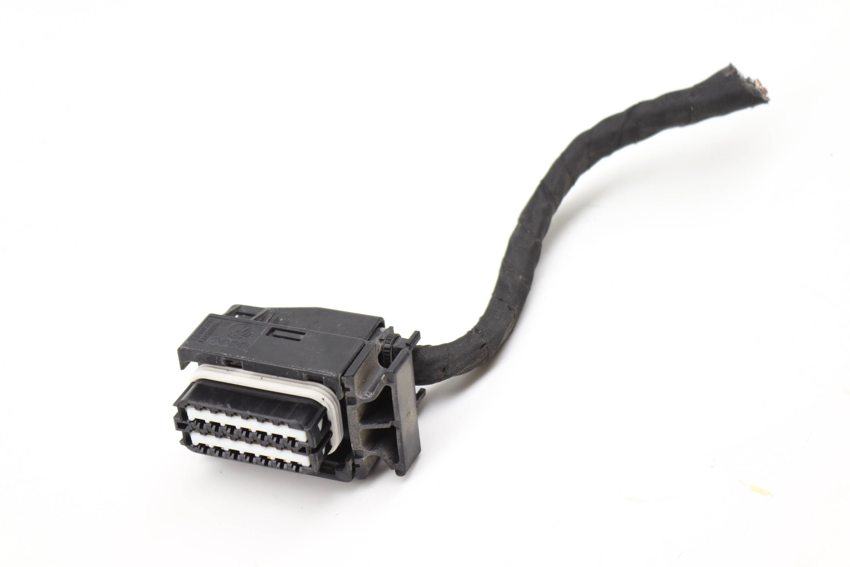 Audi Ecu / Engine Module Wiring Connector Pigtail (28-Pin)