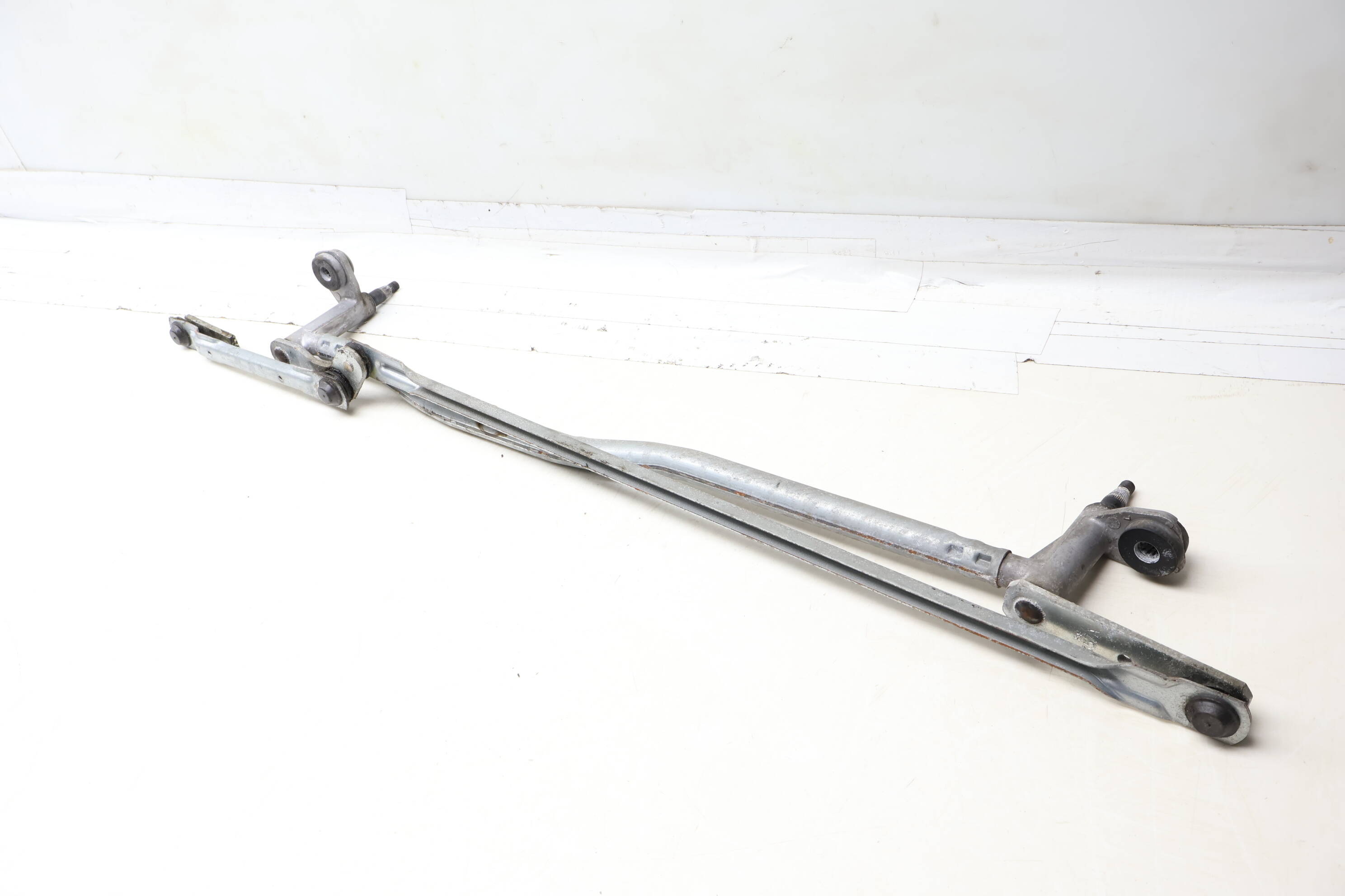 Windshield Wiper Transmission / Bracket 5N1955023D