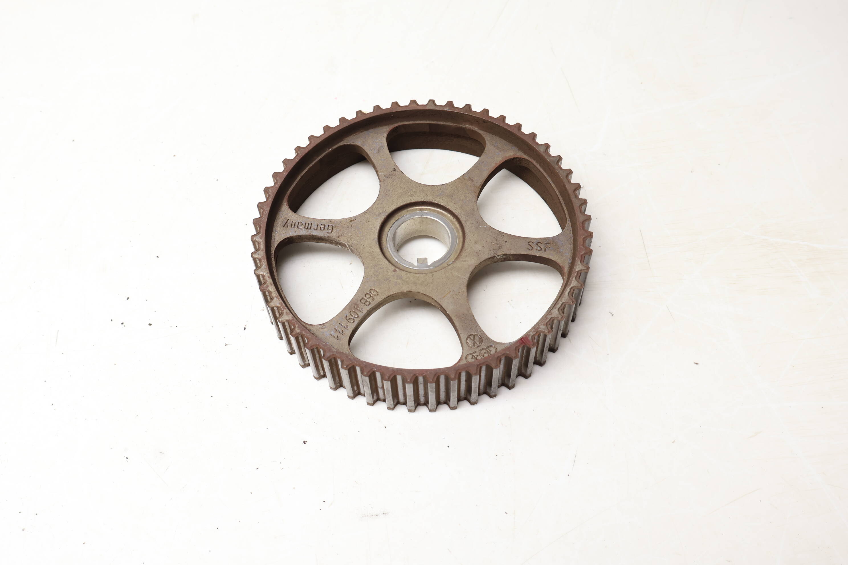 Camshaft Pulley / Cam Gear 06B109111