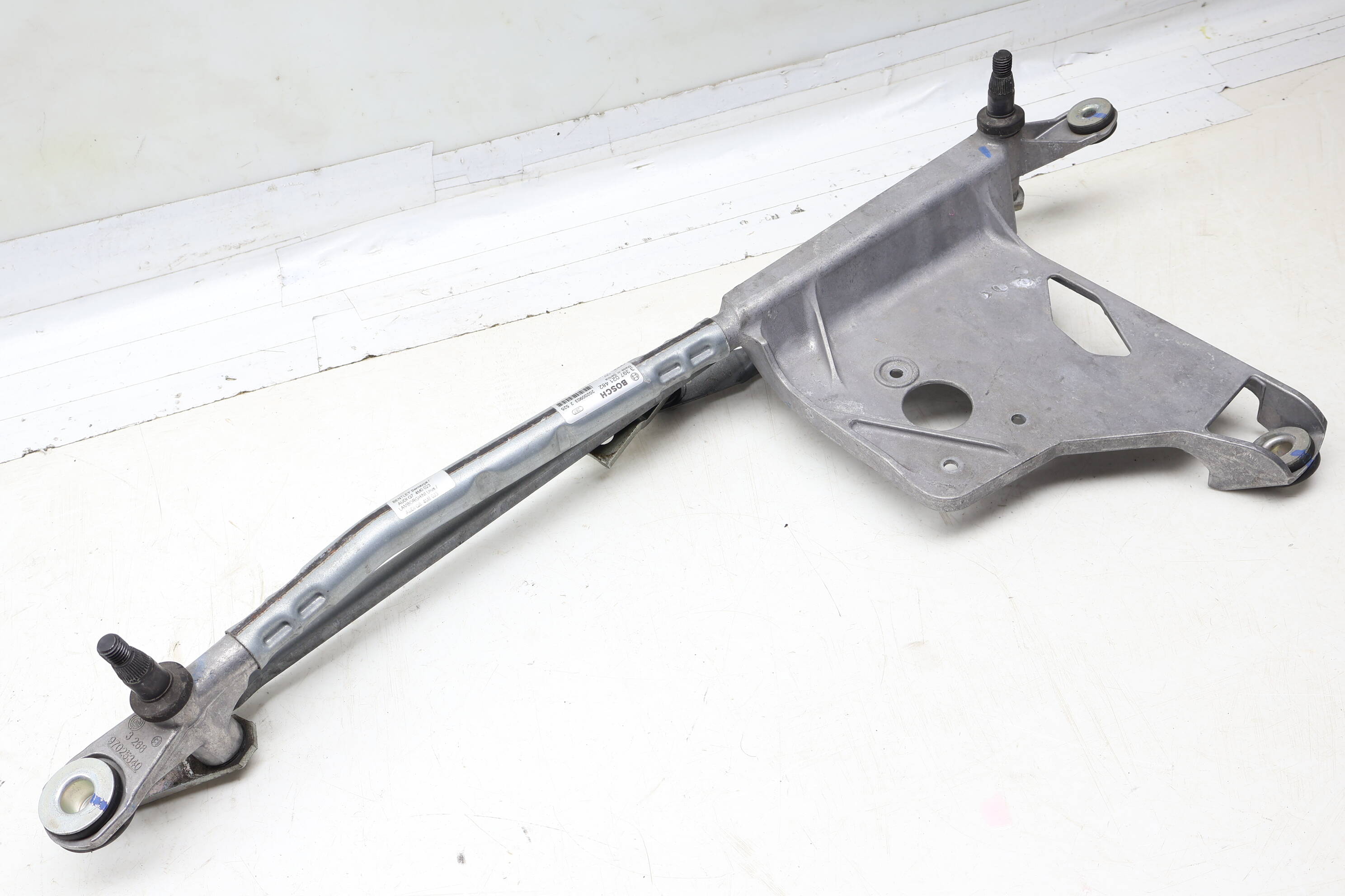 Windshield Wiper Transmission / Bracket 4M8955023