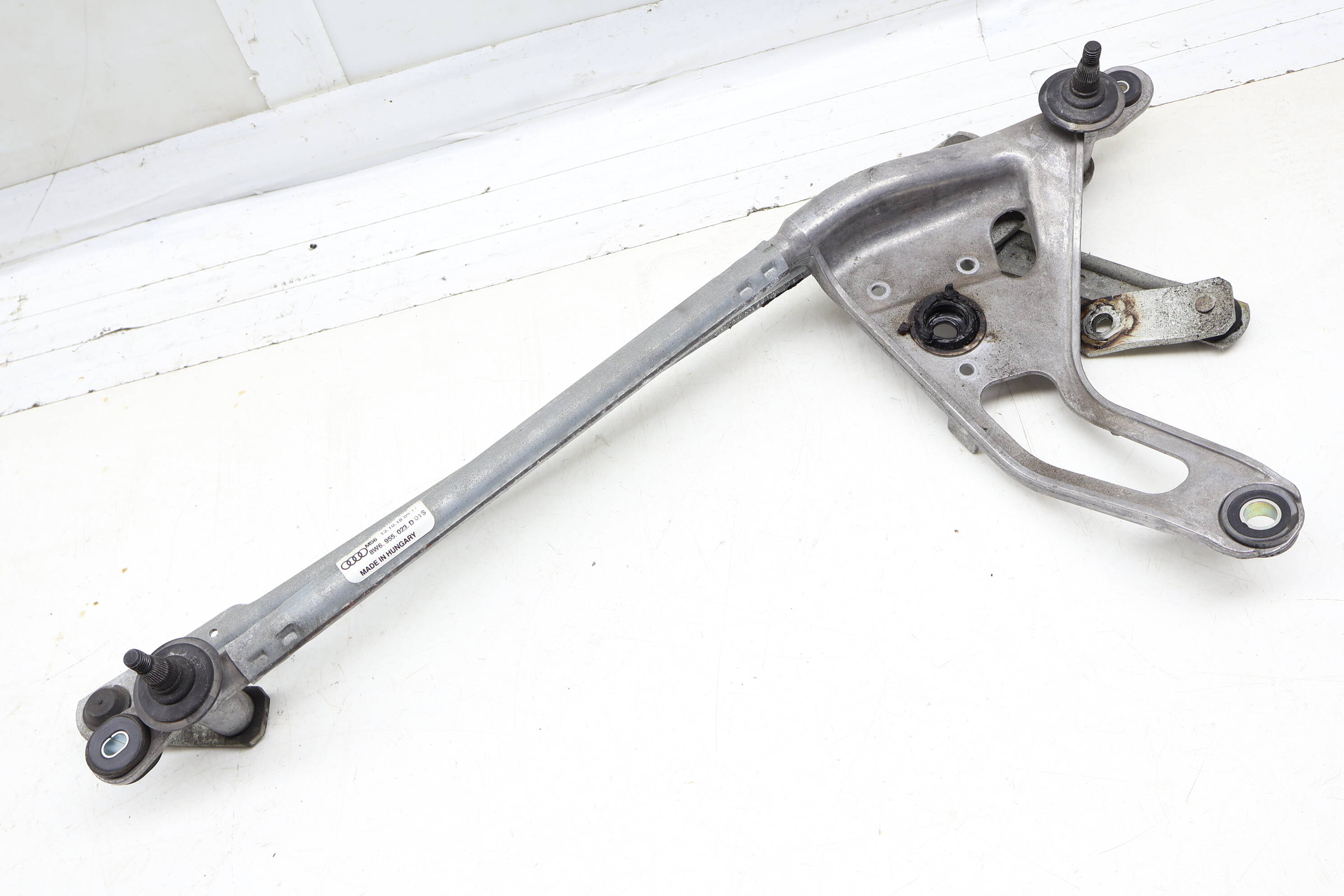 Windshield Wiper Transmission / Bracket 8W6955023D