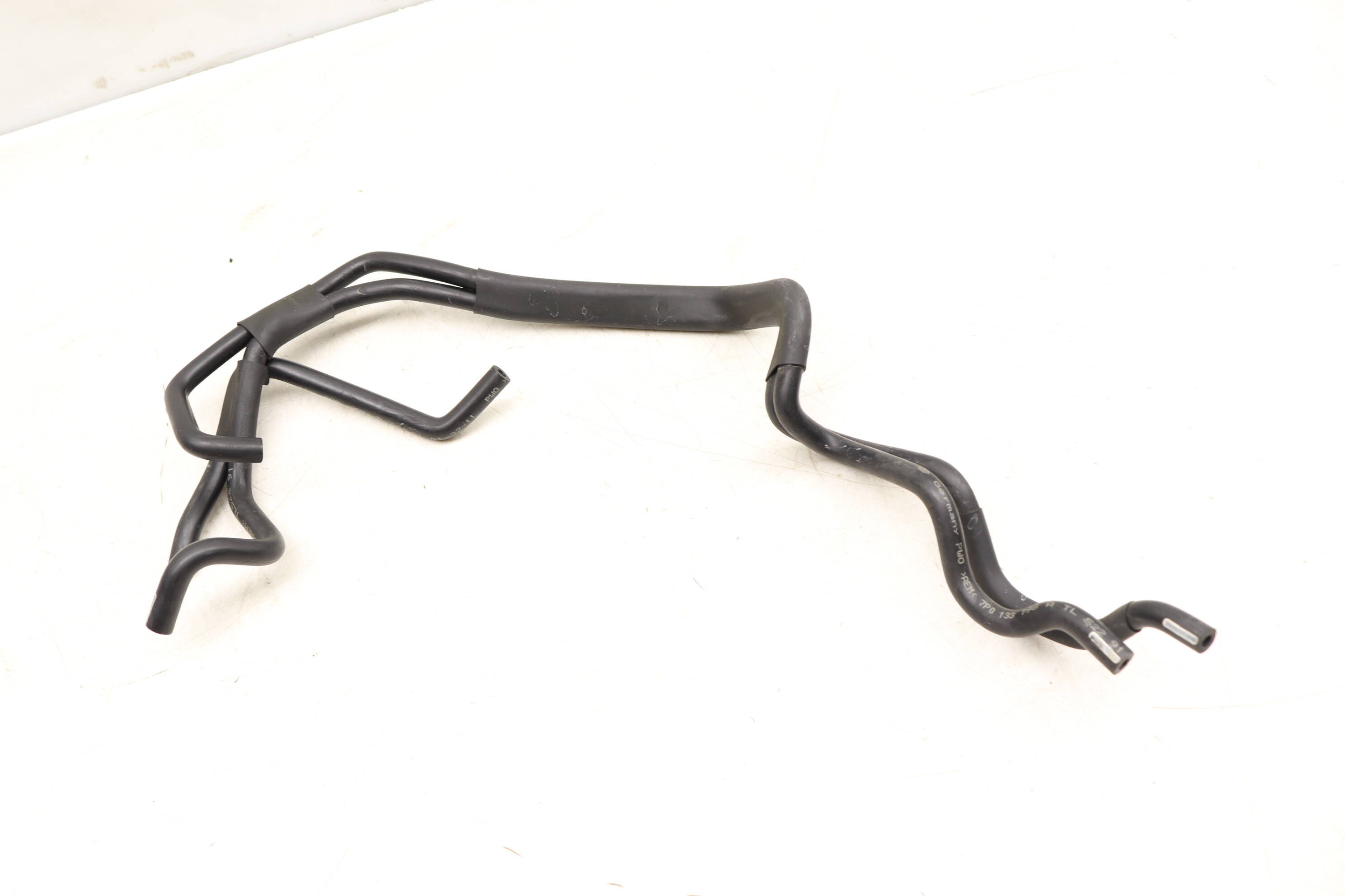 Vacuum Hose / Line 7P0133798A 95811035060