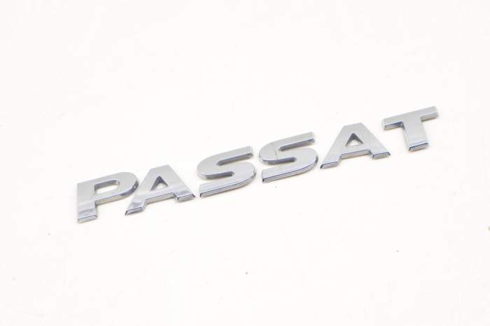 Trunk Emblem / Badge (Passat) 561853687A main product photo