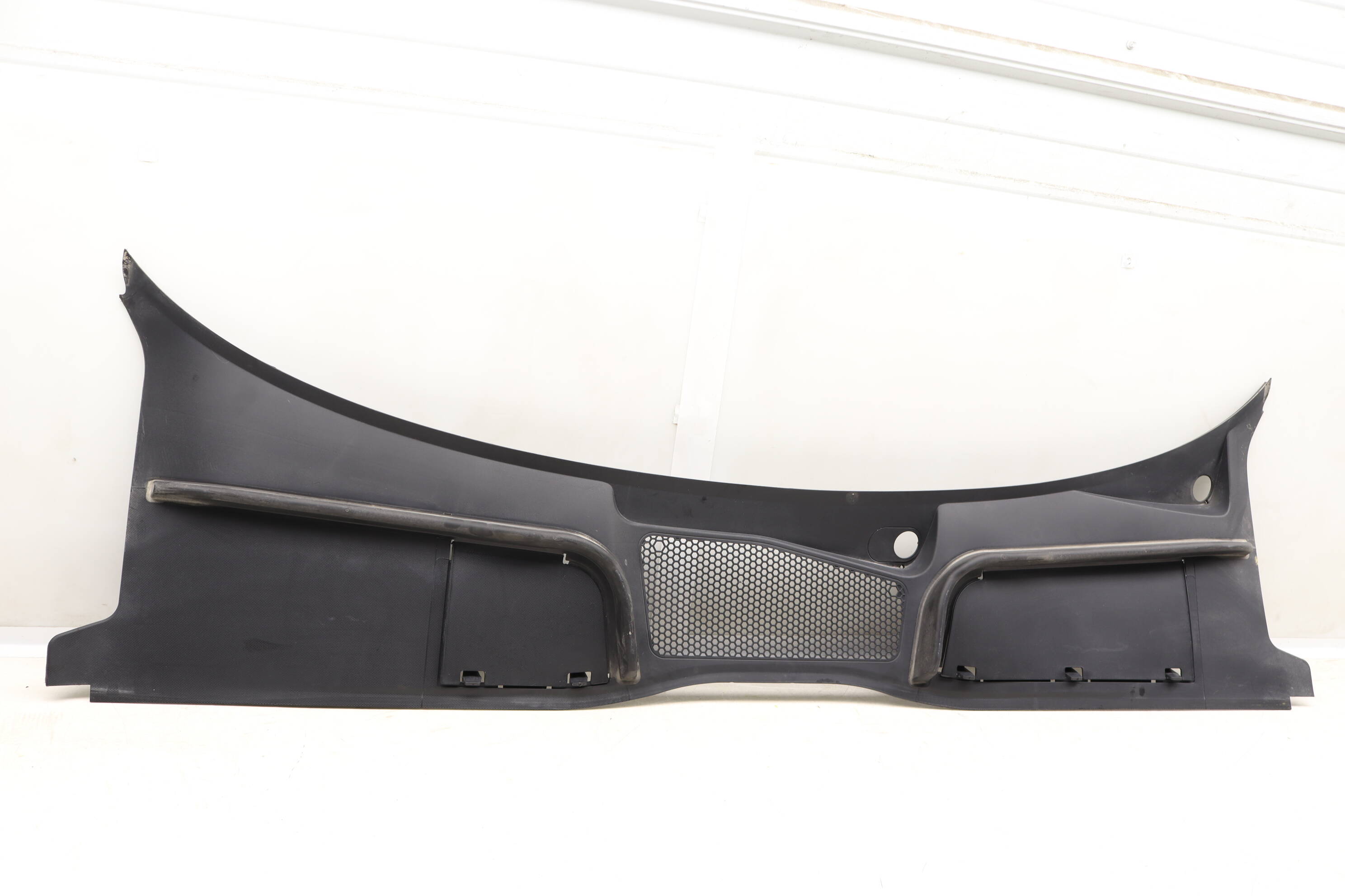 Windshield Cowl / Rain Tray 8W1819403A