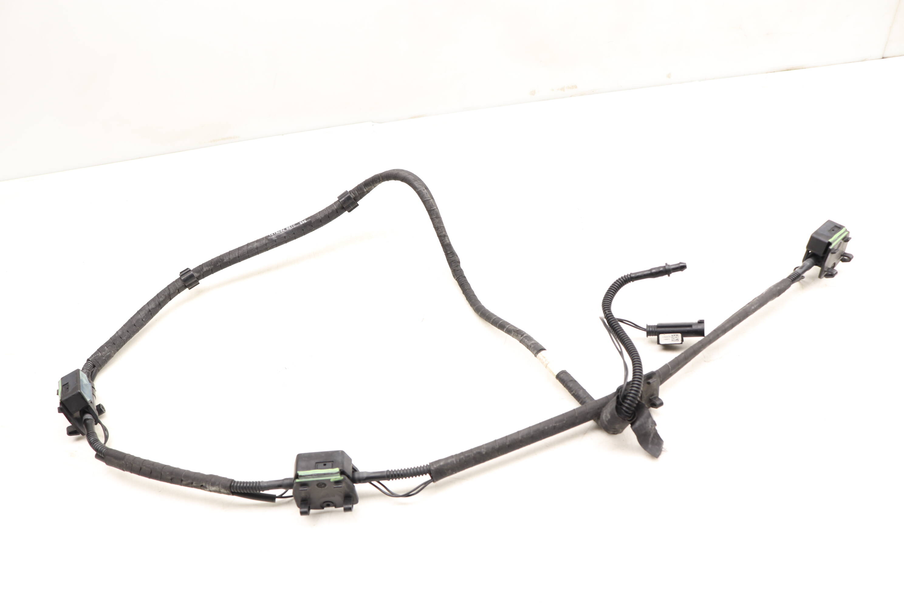 WINDSHIELD WASHER SPRAYER JET / NOZZLE - BMW X5 - 61667275171