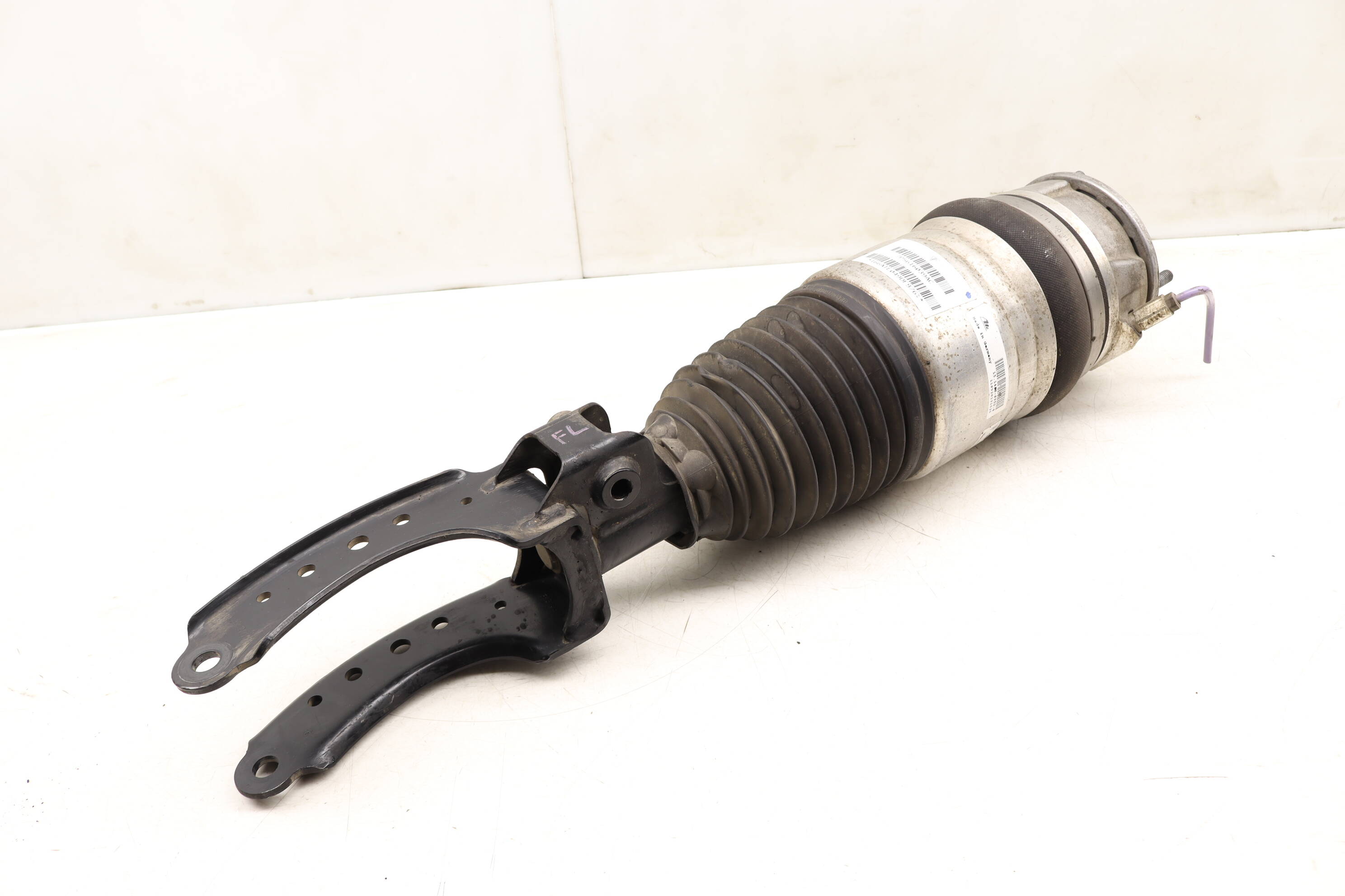 Air Shock / Strut Assembly 7P5616039N 95835803900