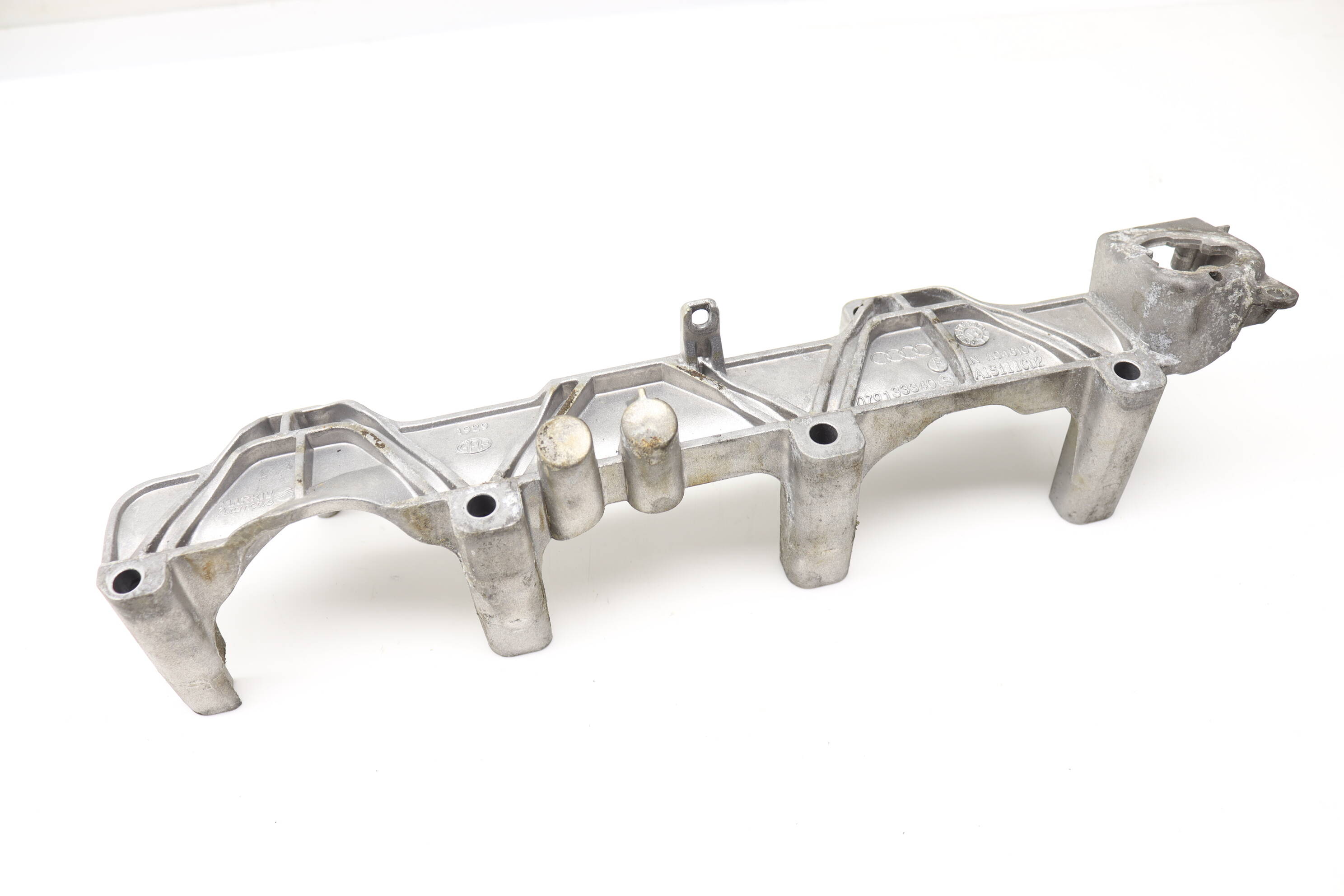 Air Distribution Housing Mount Bracket 079133340S