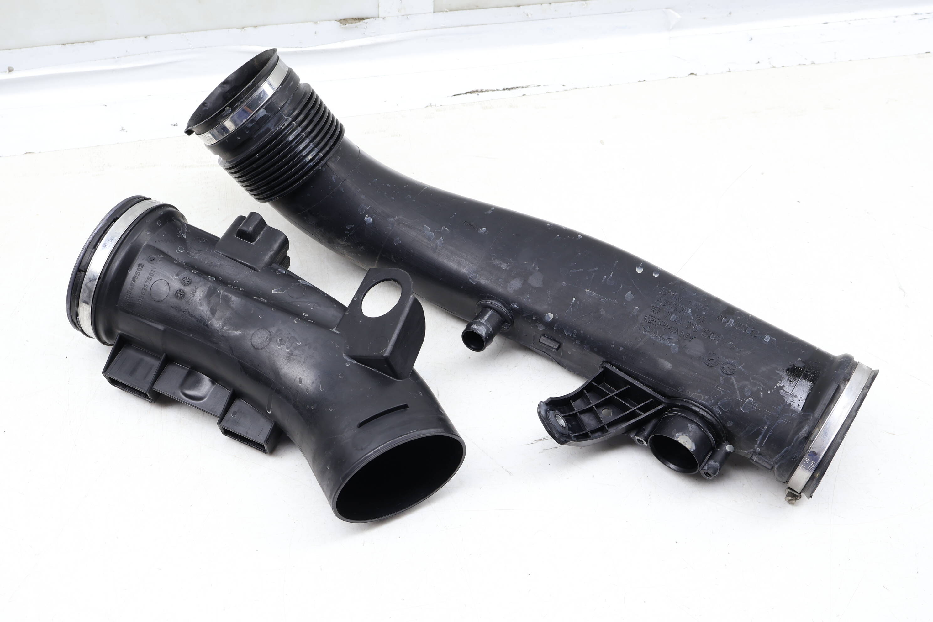 Engine Air Intake Duct / Tube 13717605585