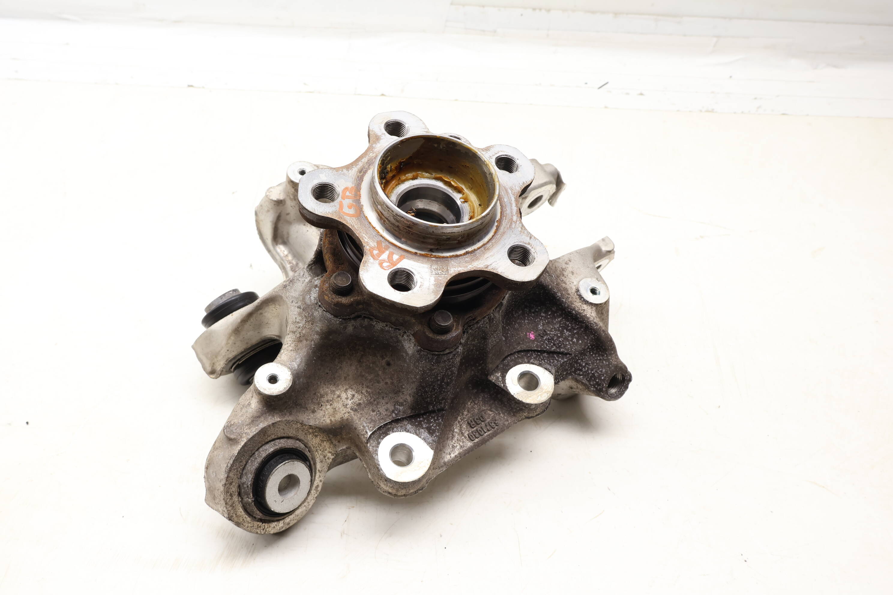 Spindle Knuckle W/ Wheel Bearing 33306871030