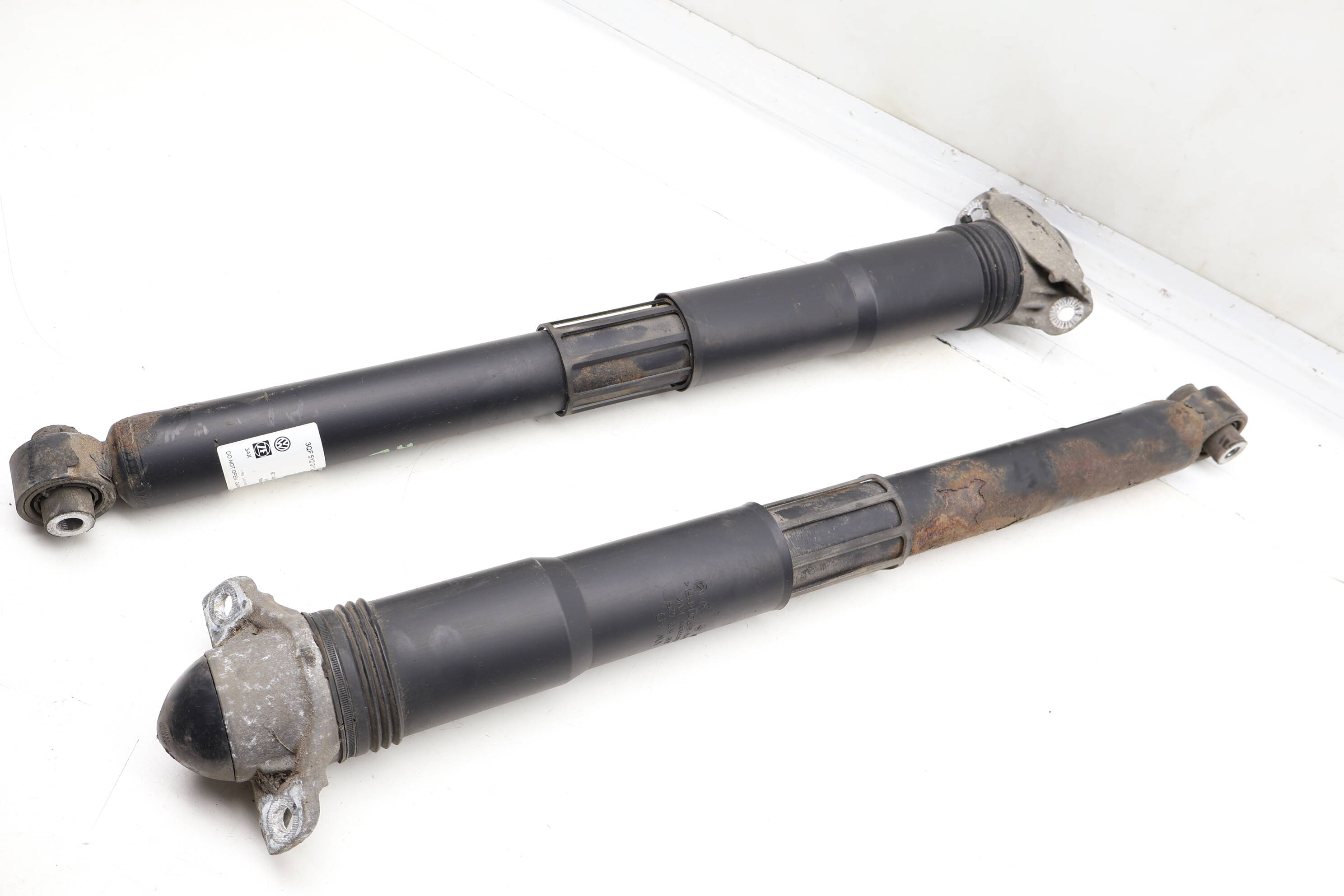 Strut / Shock Absorber Set 3QF512011AC