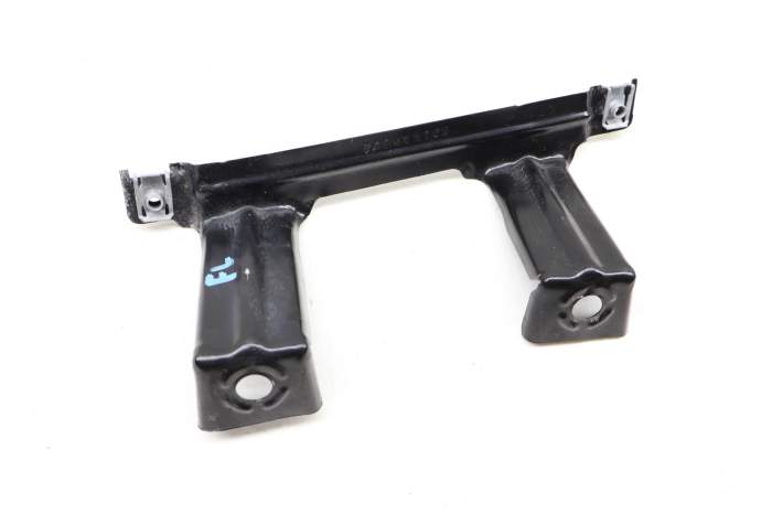 Fender Mount Bracket (Center) 51647294551 main product photo