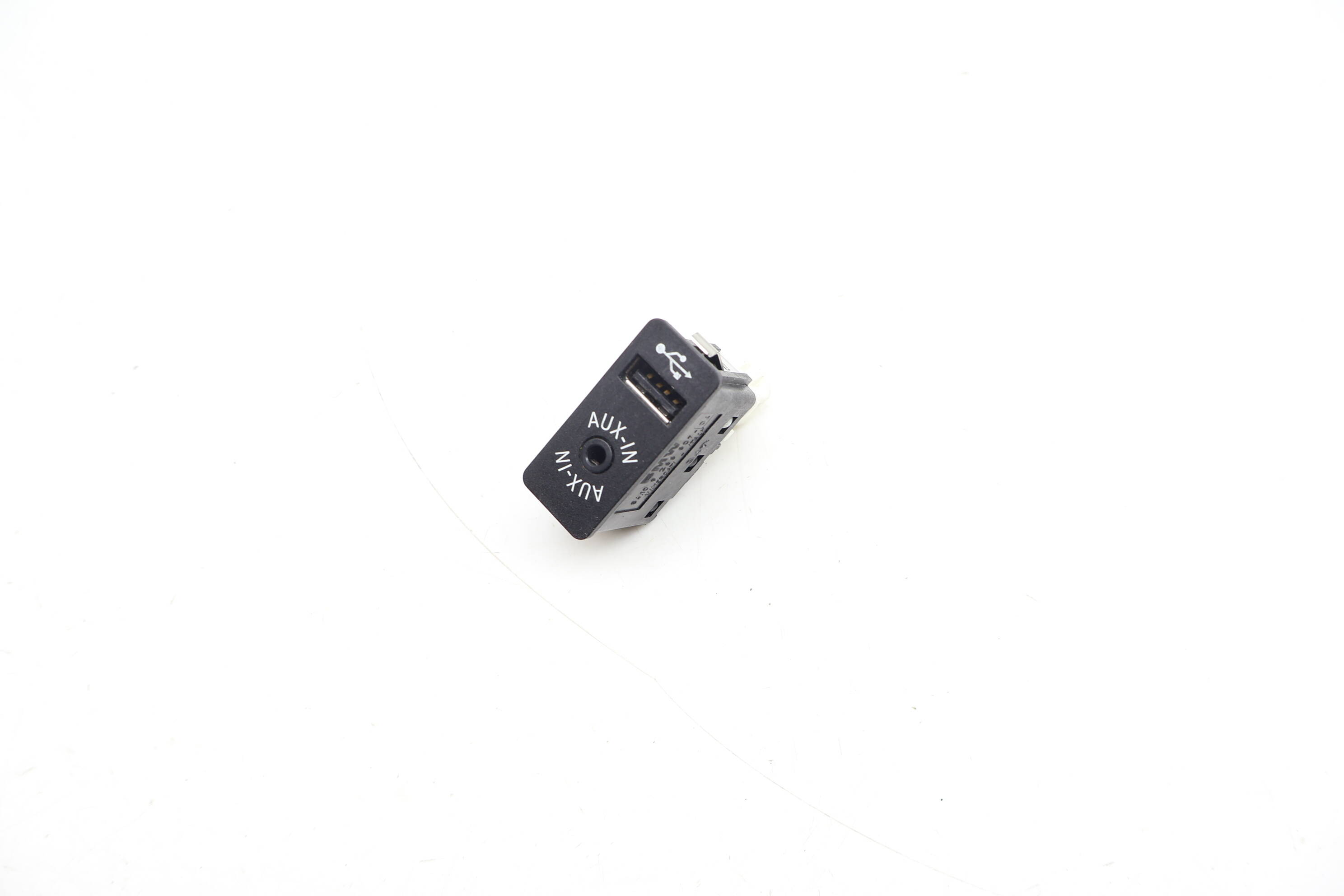 Usb / Aux-In Socket 84109266607