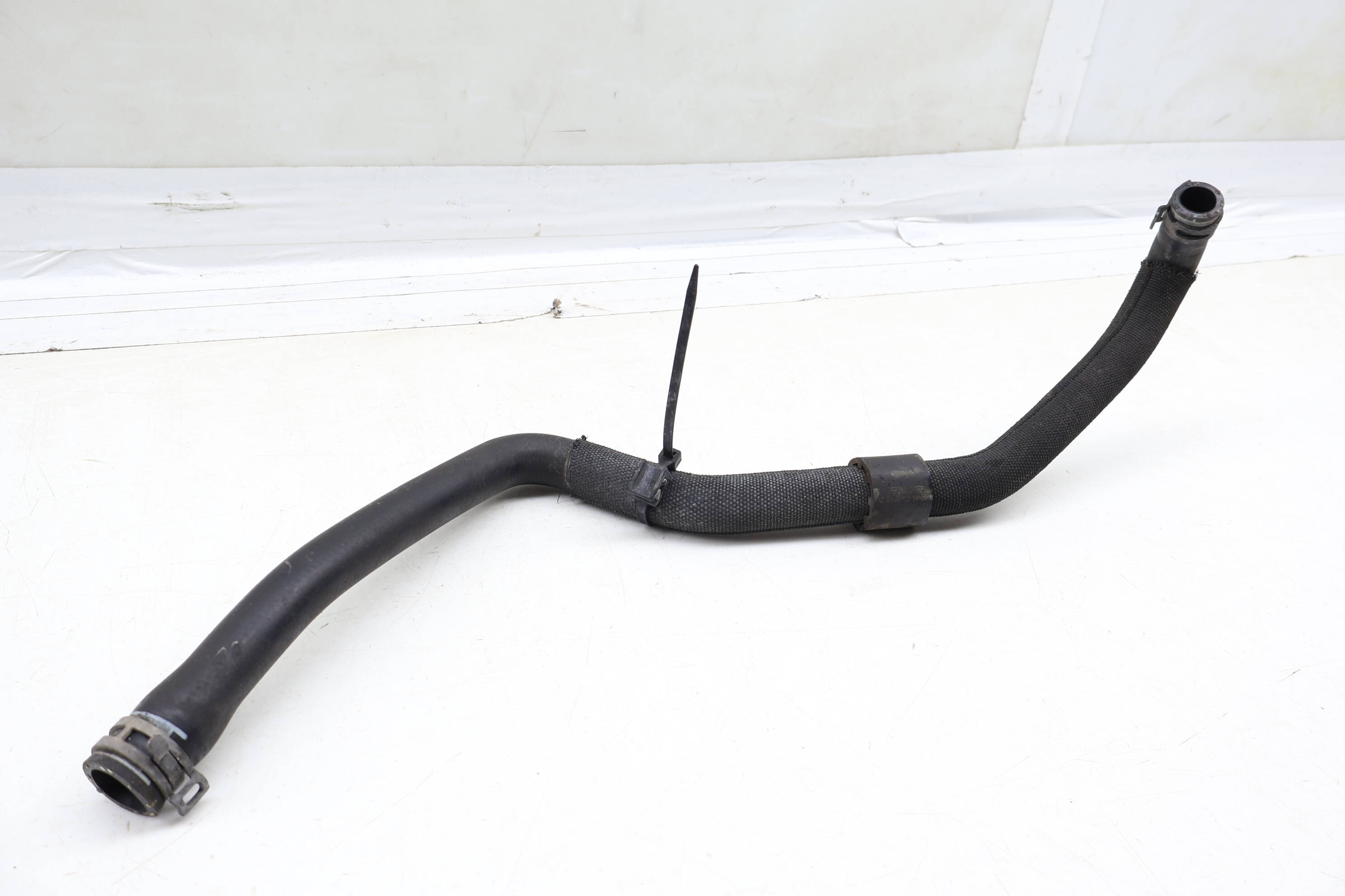 Coolant Hose / Line 7L8121073J