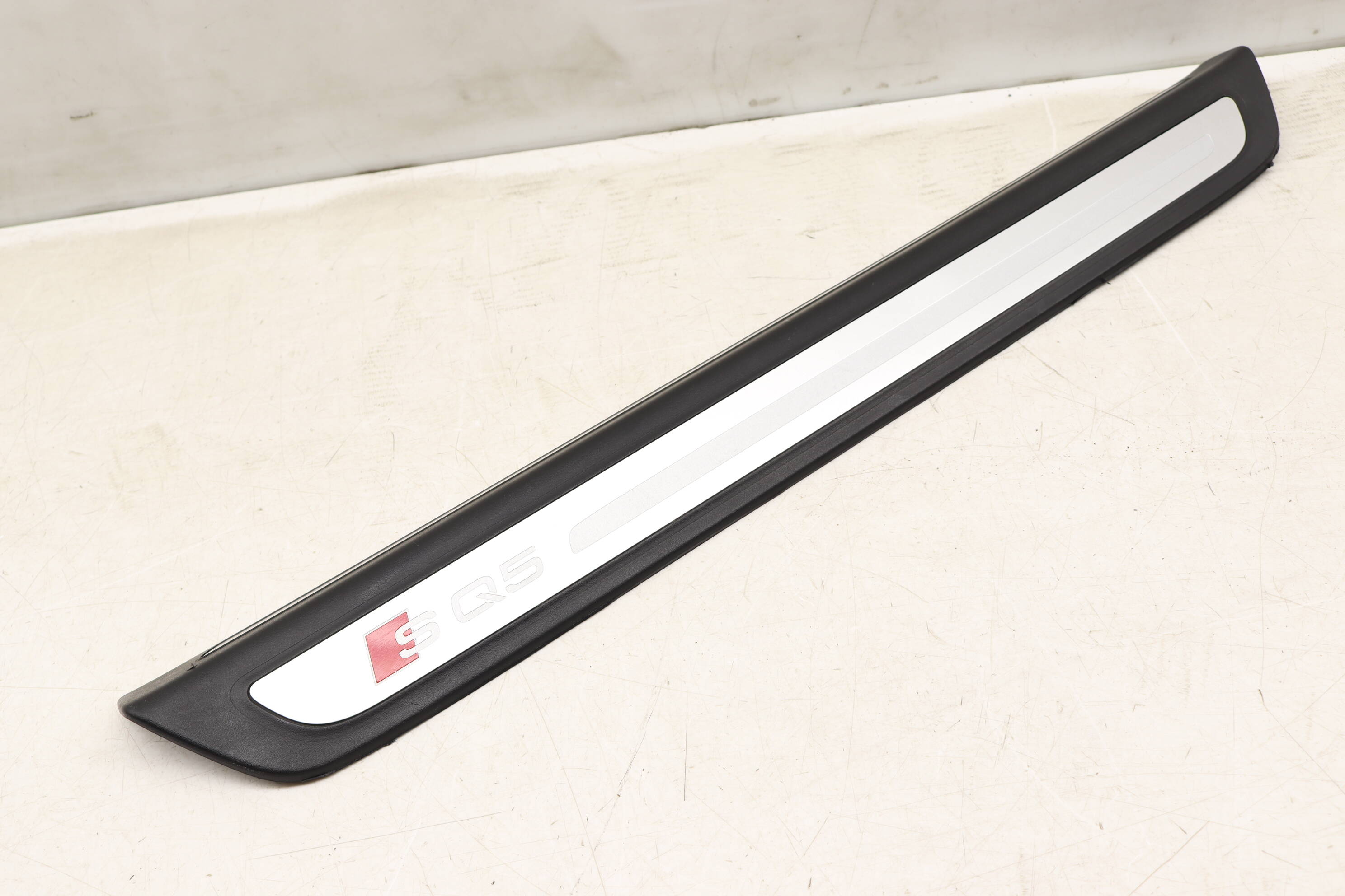 Door Sill / Scuff Plate (Sq5) 8R0853374G