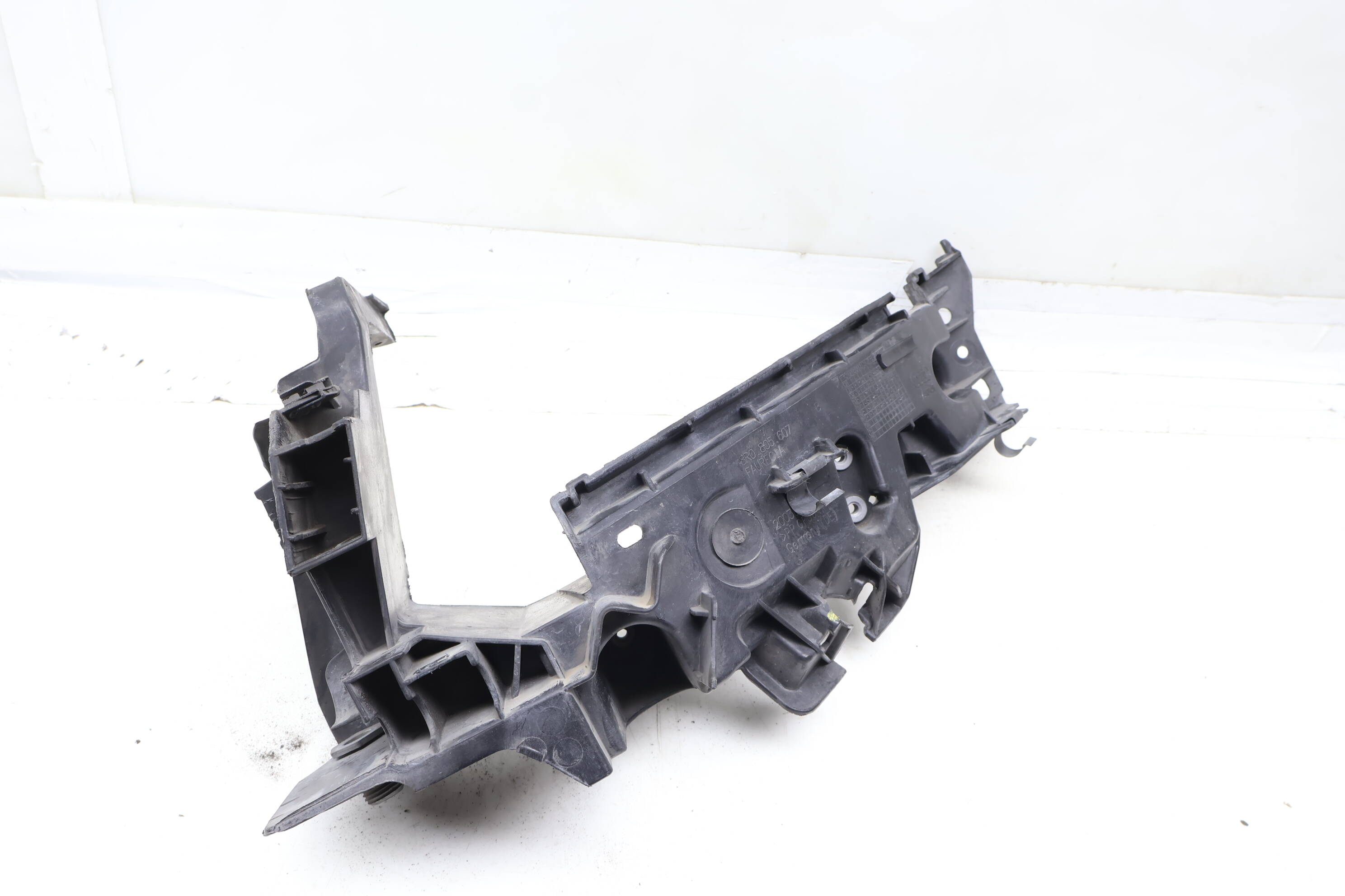 Headlight Mount Bracket 8R0805607B