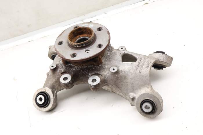 Spindle Knuckle W/ Wheel Bearing 33326852162 main product photo