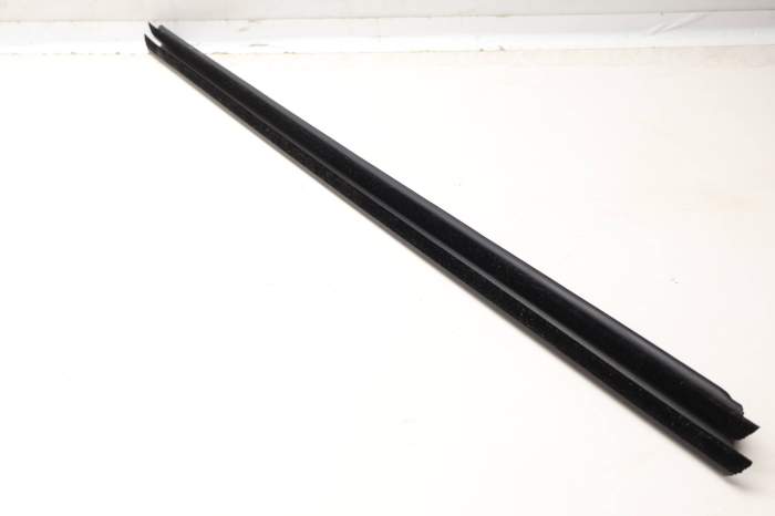 Door / Window Slot Seal (Inner) 51337349640 main product photo
