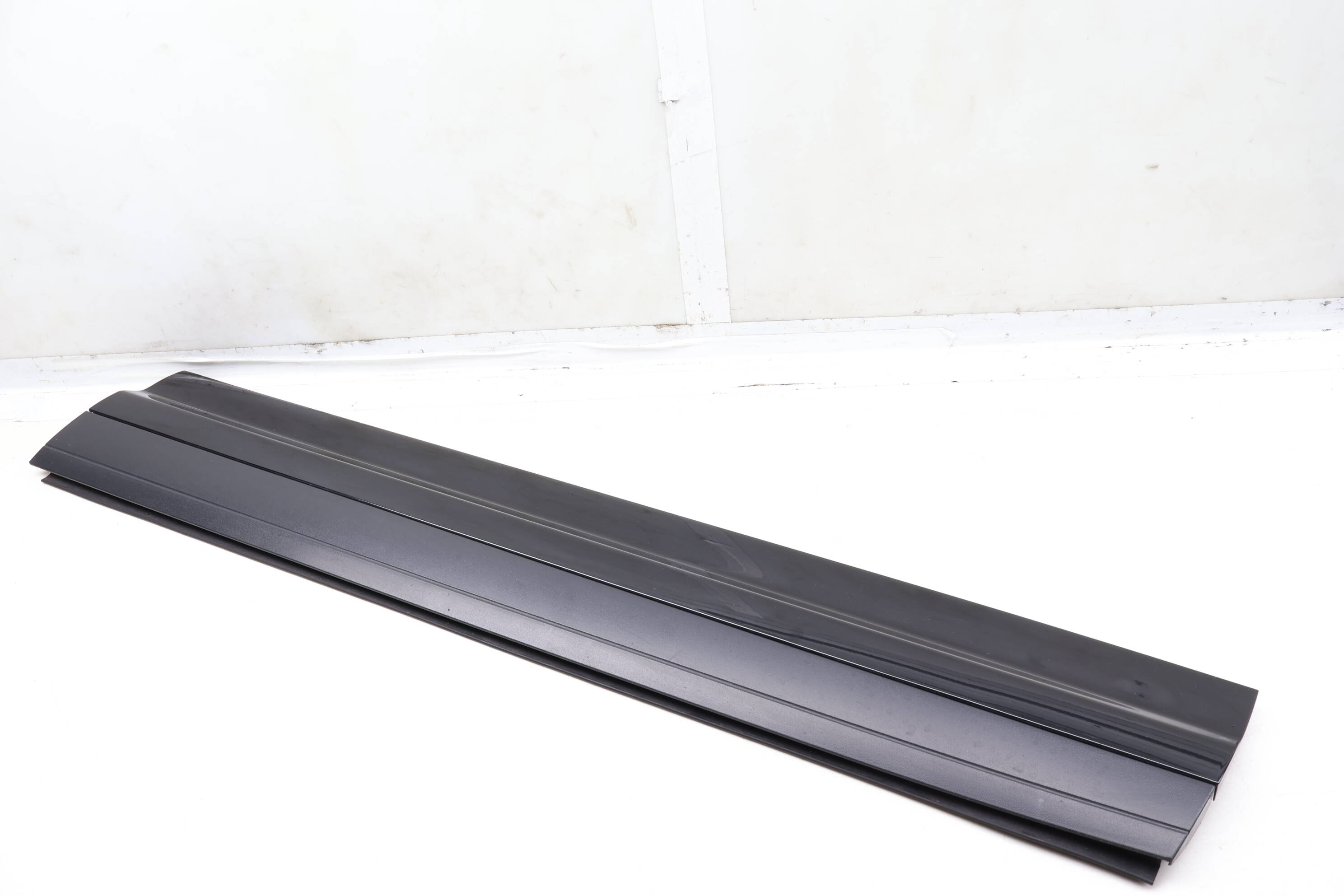 Lower Door Molding / Blade 7P5837788Q 95855978804