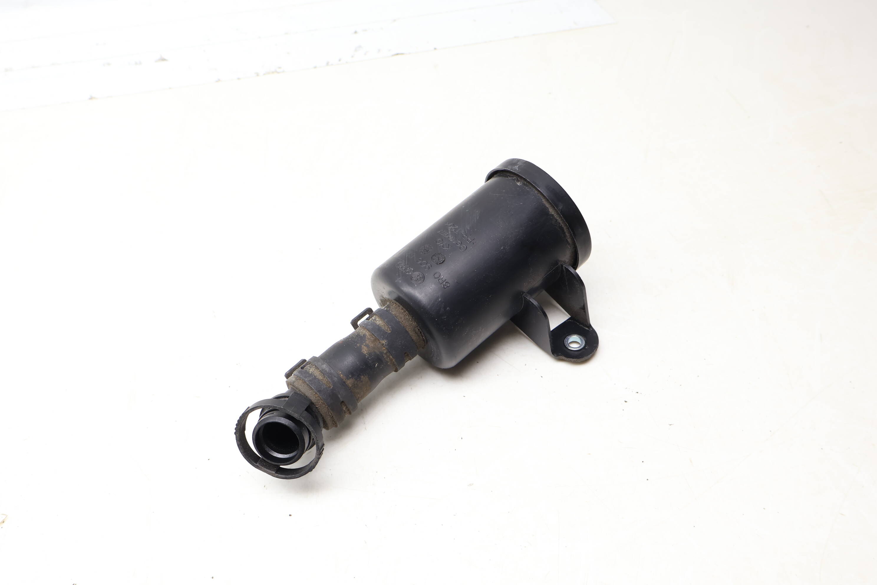 Charcoal / Fuel Vapor Canister Filter 8R0906621H PAB90662100