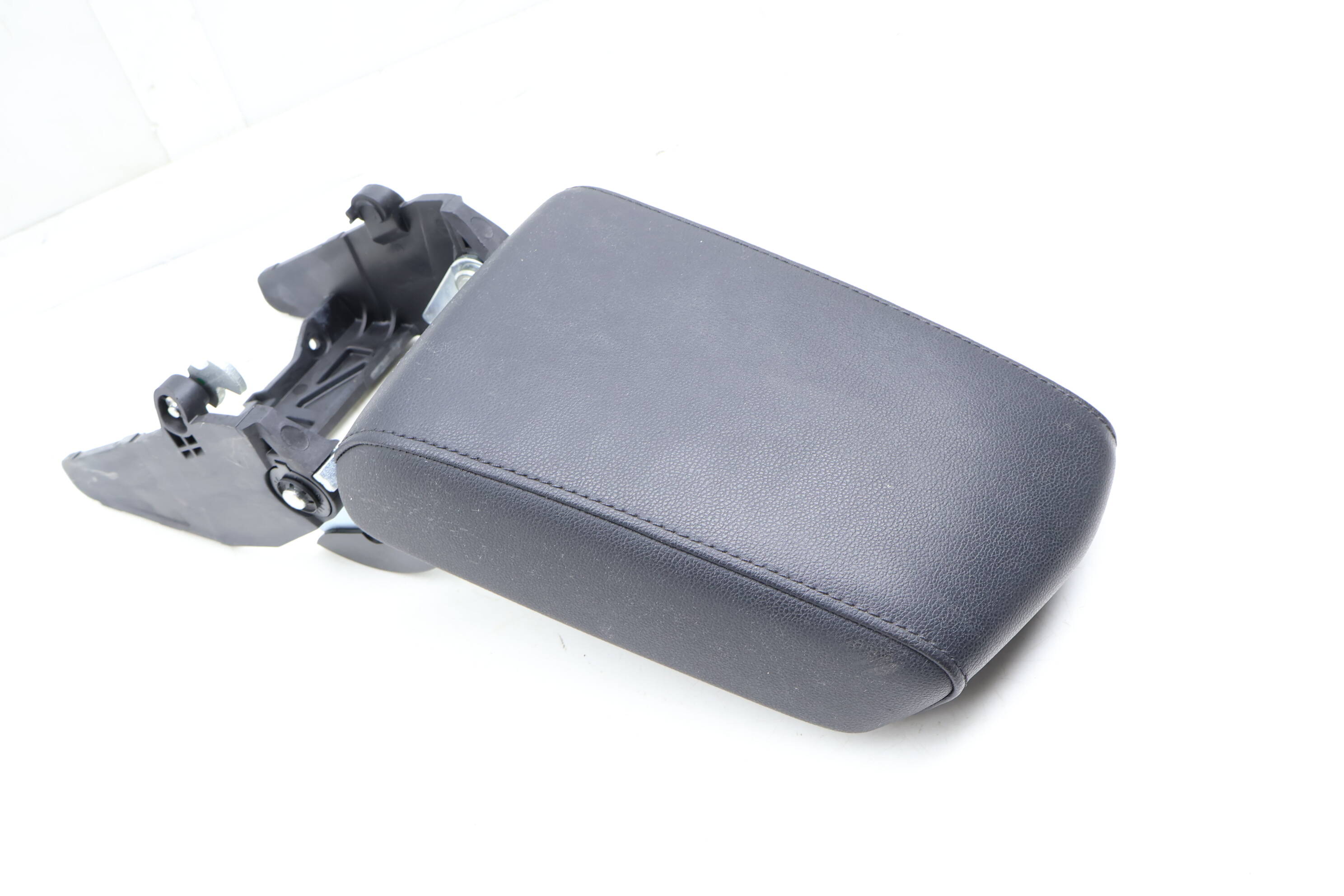 Center Console Armrest / Arm Rest 5NN864207C