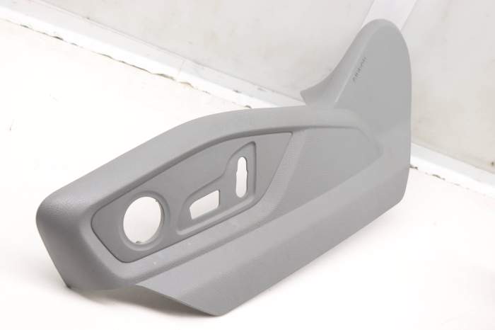 Outer Seat Switch Trim / Panel 4M0881325K main product photo